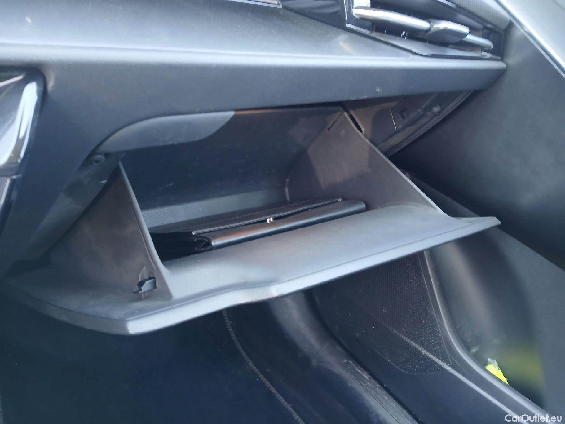  KIA  Niro KIA  / 2022 / 5P / crossover 1.6 GDi HEV 104kW (141CV) Drive #1