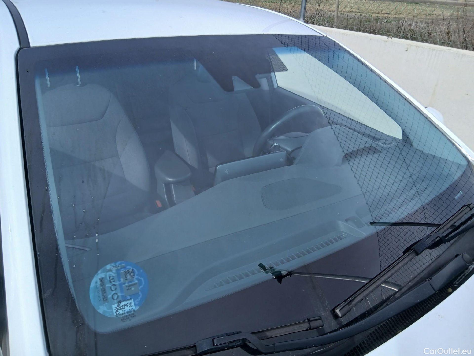  Hyundai   Ioniq HYUNDAI / 2019 / 5P / berlina con portón 1.6 GDI HEV Tecno DCT #1