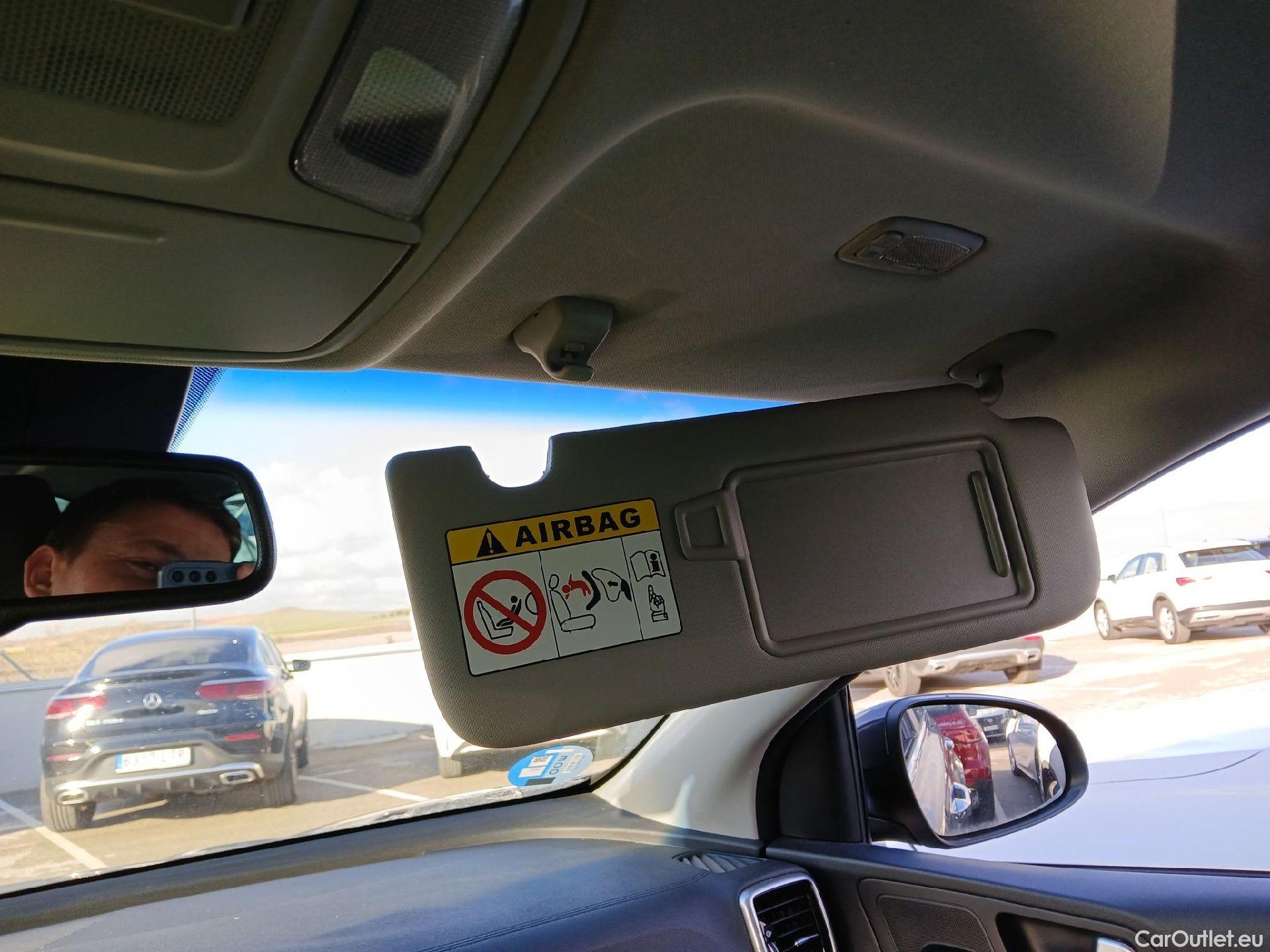  KIA  Sportage KIA  1.6MHEV Drive 100kW(136CV) 4x2(Crist Tintados)(CX) #2