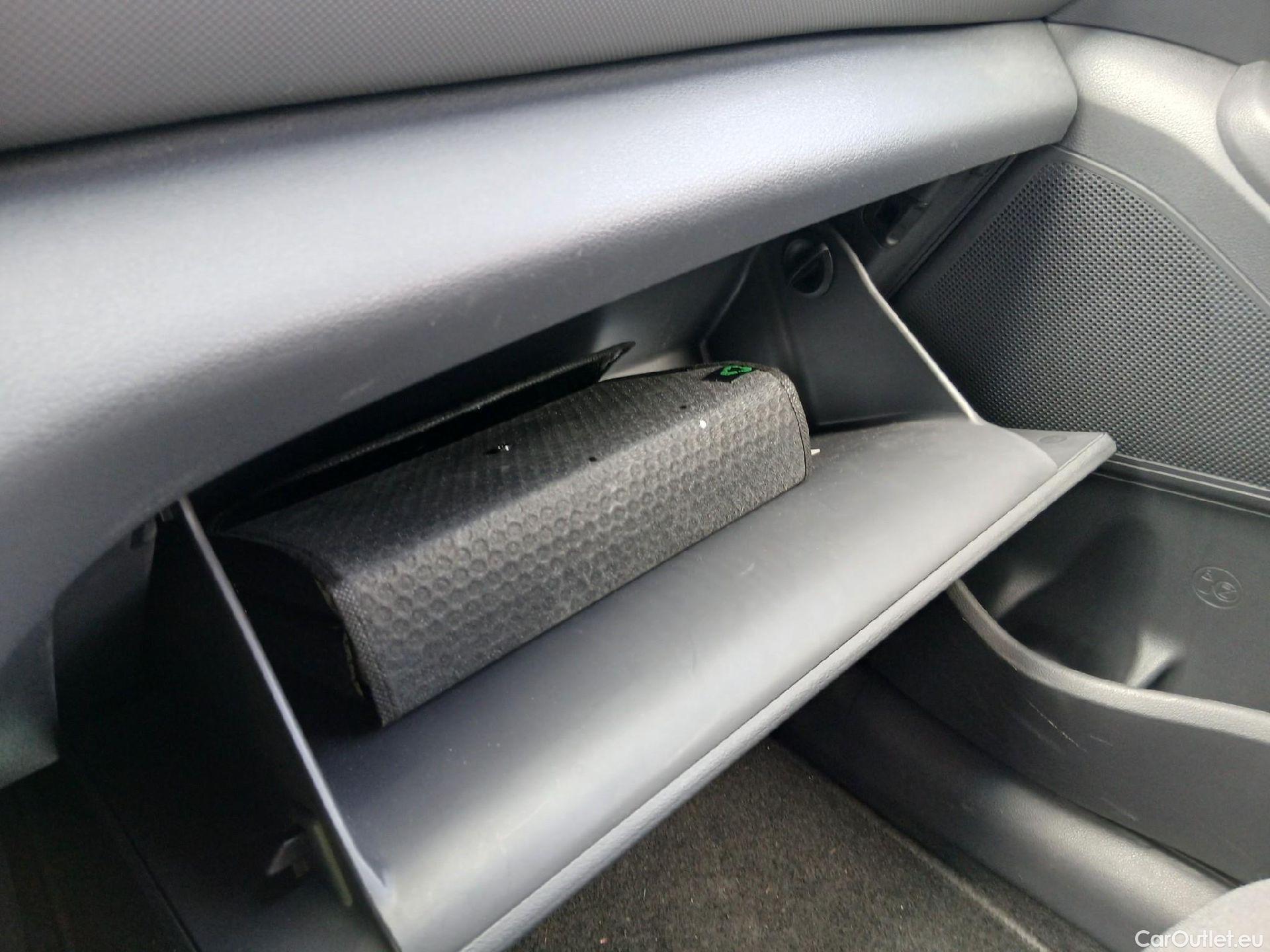  Hyundai   Ioniq HYUNDAI / 2019 / 5P / berlina con portón 1.6 GDI HEV Tecno DCT #1