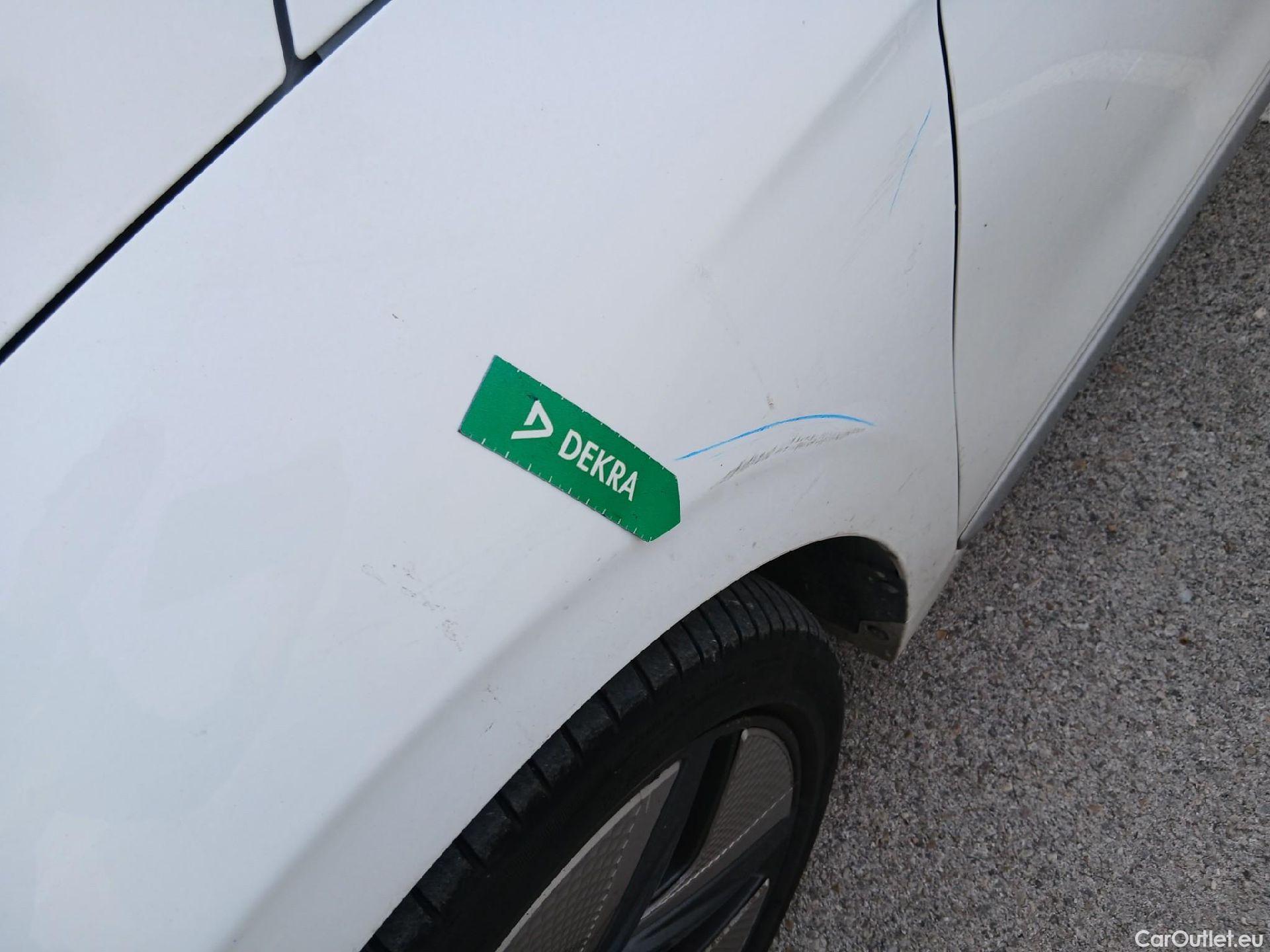  Hyundai   Ioniq HYUNDAI / 2019 / 5P / berlina con portón 1.6 GDI HEV Tecno DCT #16