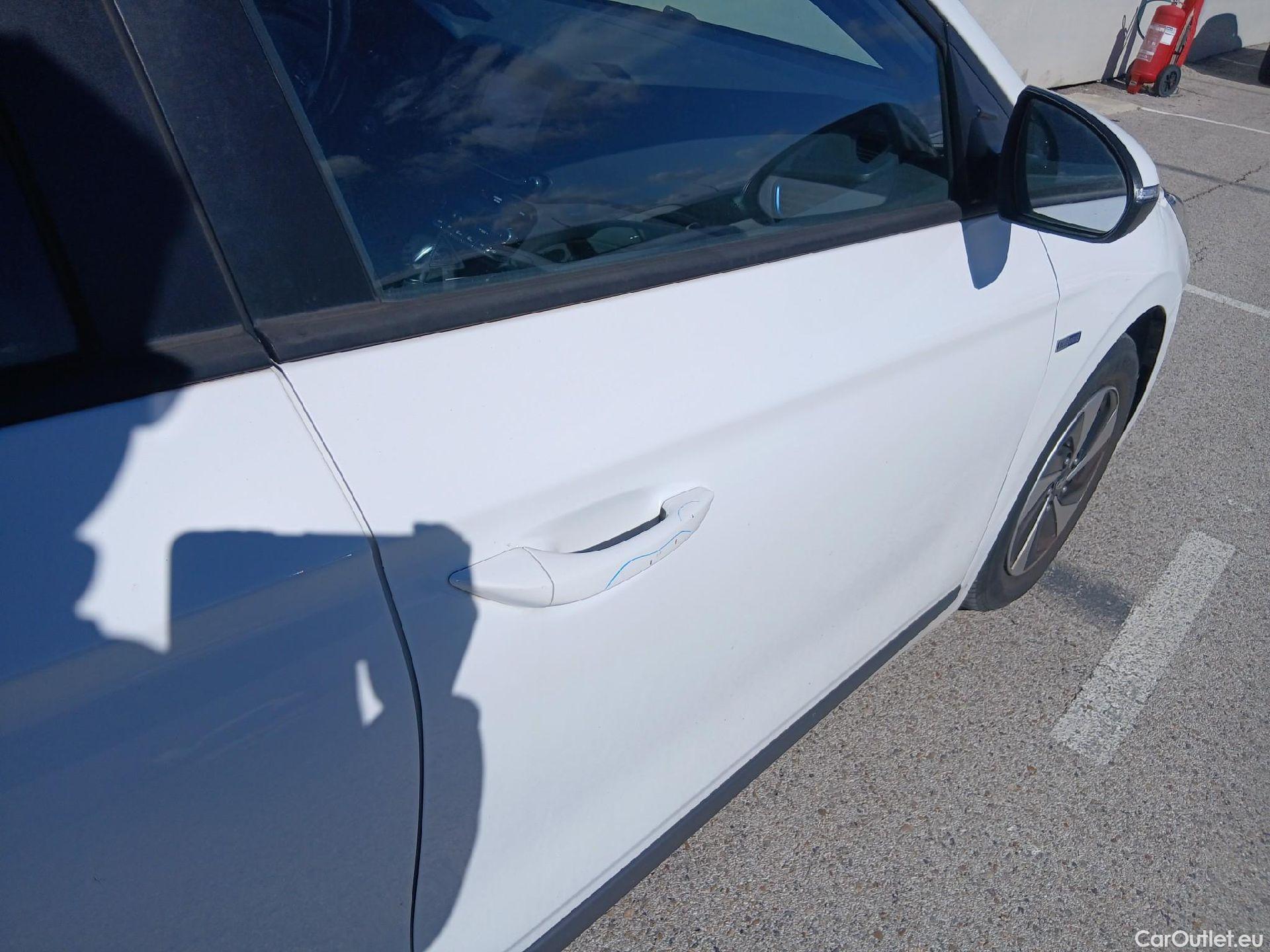  Hyundai   Ioniq HYUNDAI / 2016 / 5P / berlina con portón 1.6 GDI HEV Klass DCT #38