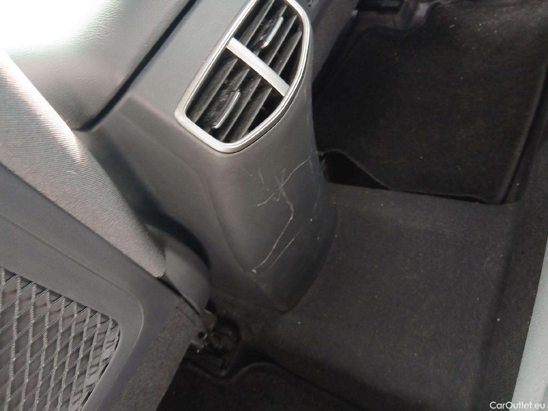  Hyundai   Ioniq HYUNDAI / 2019 / 5P / berlina con portón 1.6 GDI HEV Tecno DCT #26