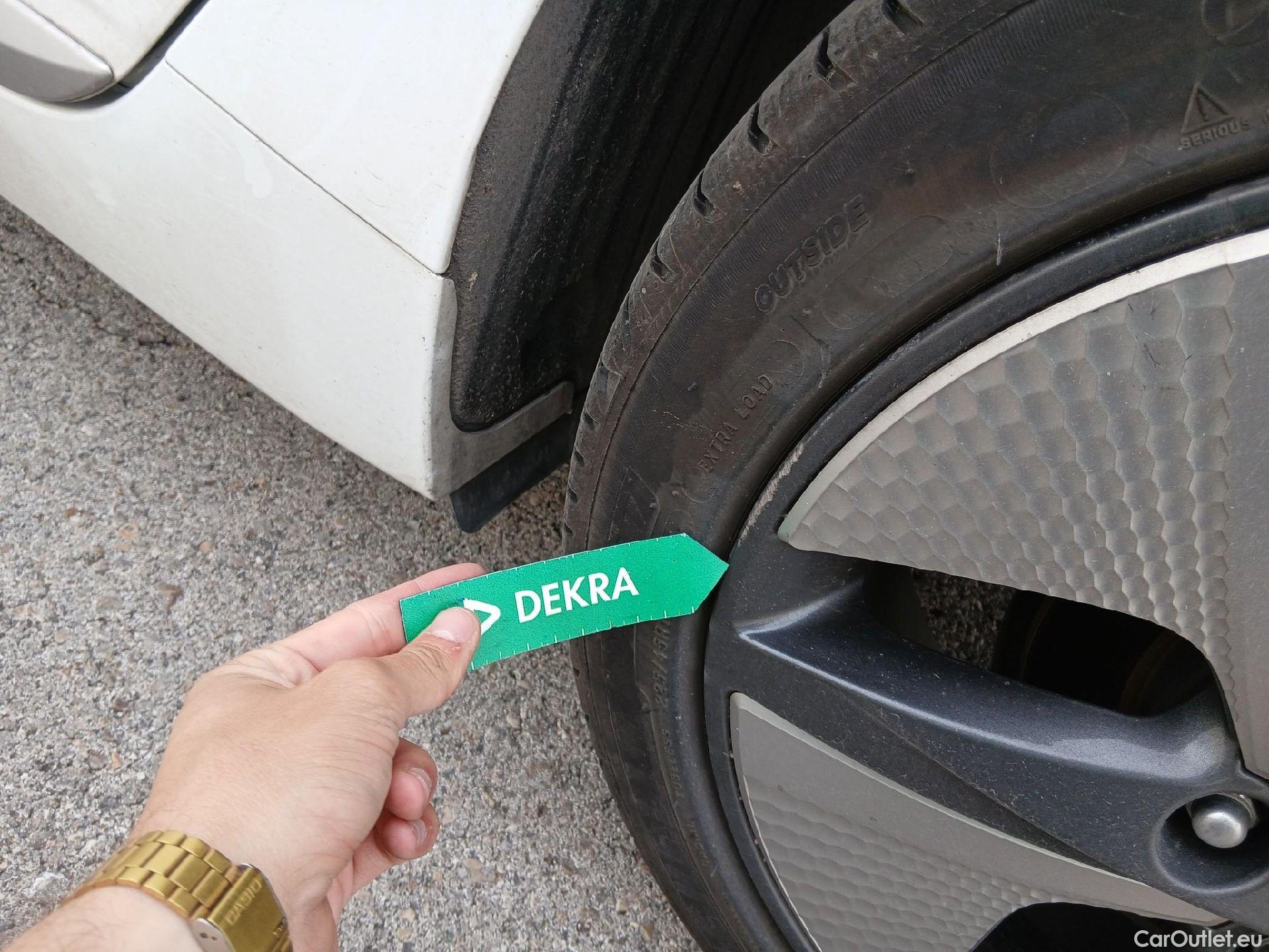  Hyundai   Ioniq HYUNDAI / 2019 / 5P / berlina con portón 1.6 GDI HEV Tecno DCT #27