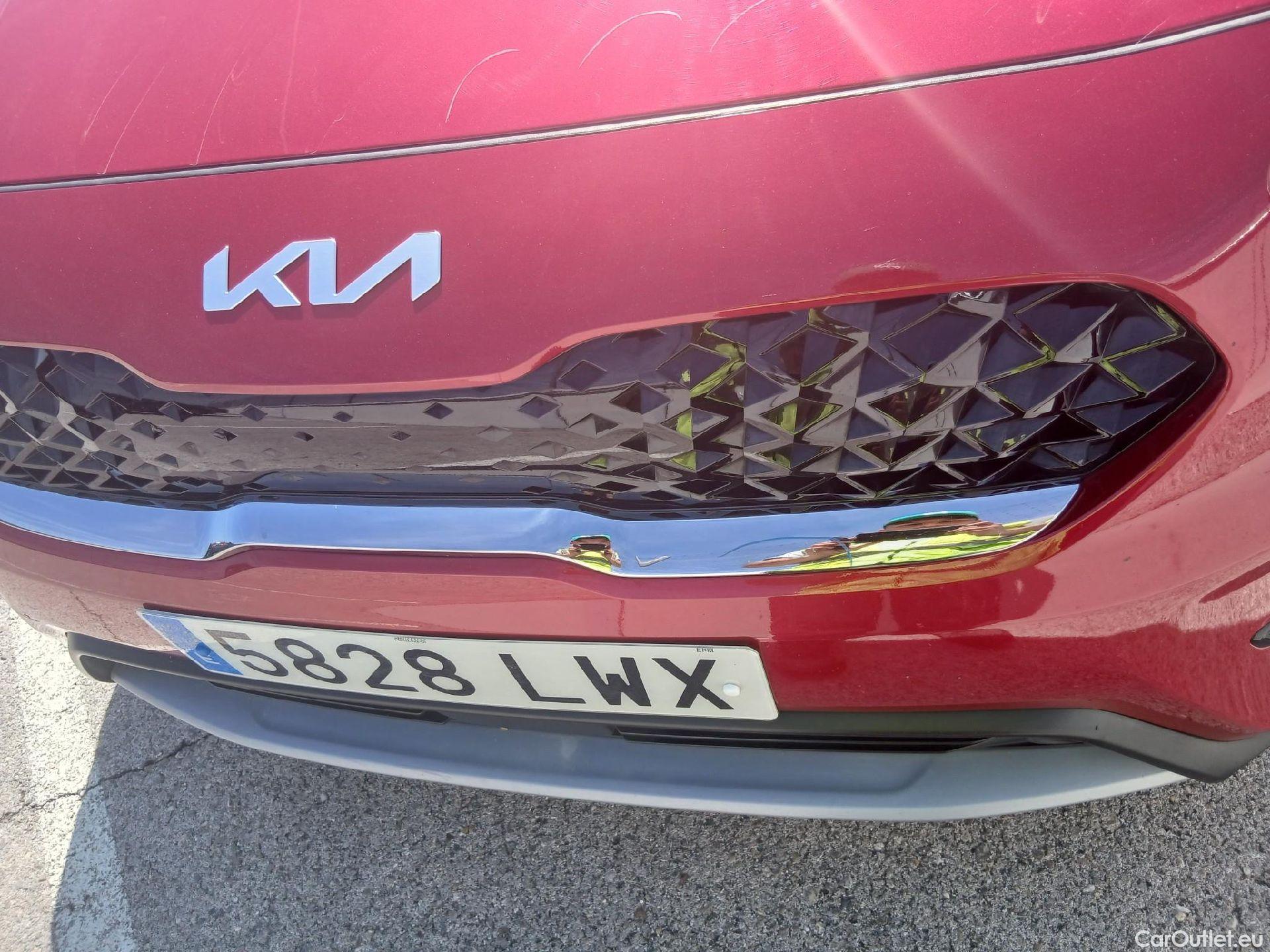  KIA  Niro KIA  / 2019 / 5P / crossover 1.6 GDi HEV 104kW (141CV) Drive #31