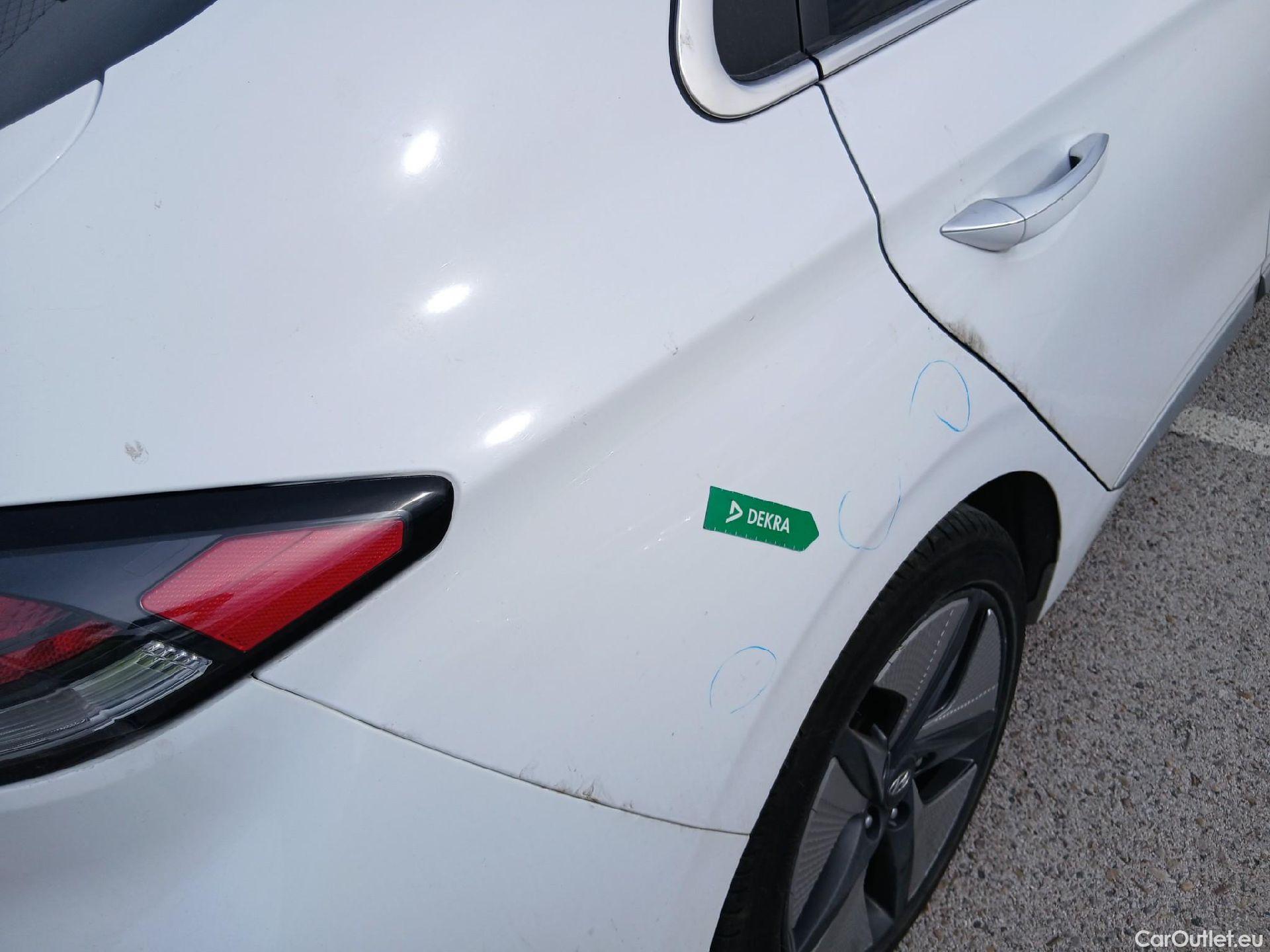  Hyundai   Ioniq HYUNDAI / 2019 / 5P / berlina con portón 1.6 GDI HEV Tecno DCT #40