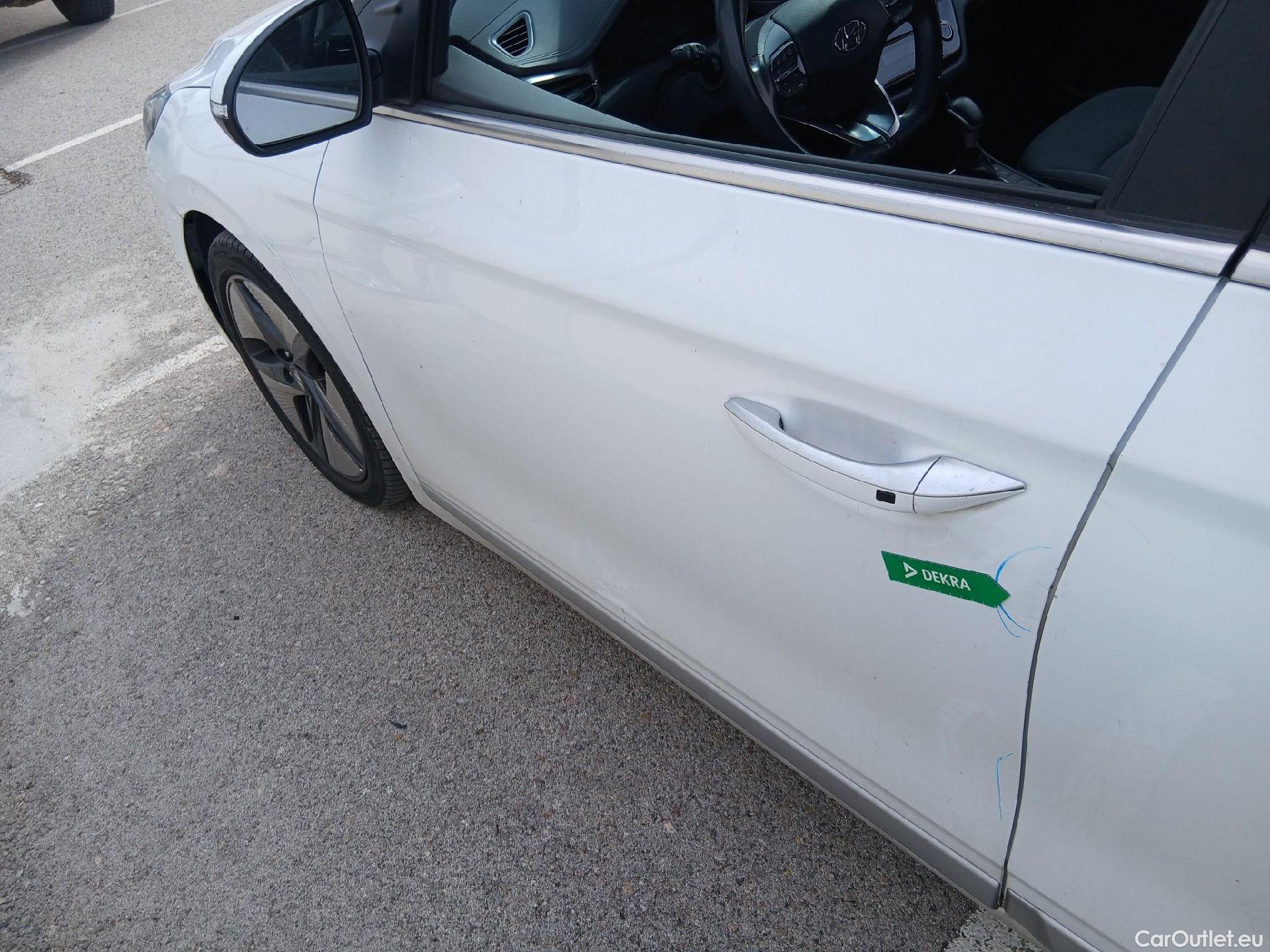  Hyundai   Ioniq HYUNDAI / 2019 / 5P / berlina con portón 1.6 GDI HEV Tecno DCT #18