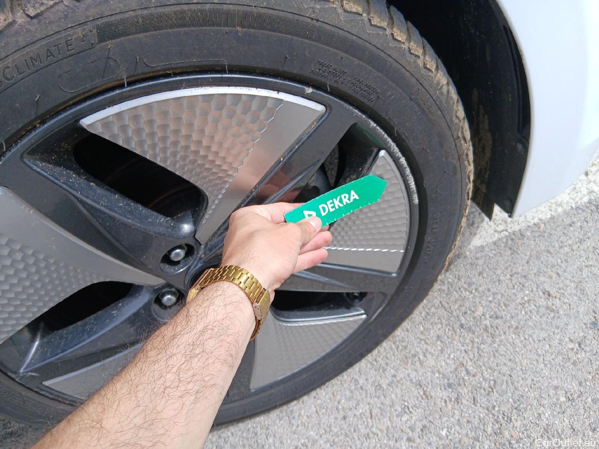  Hyundai   Ioniq HYUNDAI / 2019 / 5P / berlina con portón 1.6 GDI HEV Tecno DCT #27