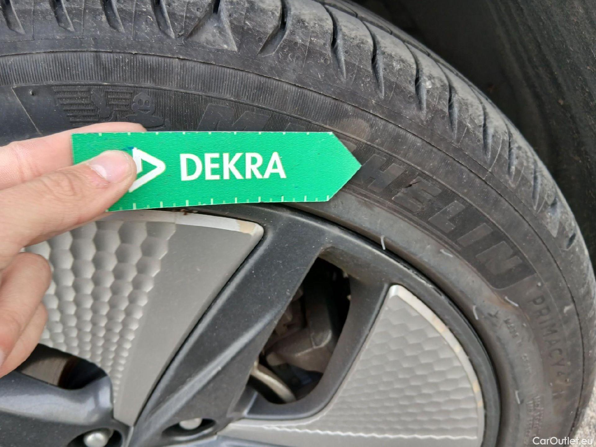  Hyundai   Ioniq HYUNDAI / 2019 / 5P / berlina con portón 1.6 GDI HEV Tecno DCT #30