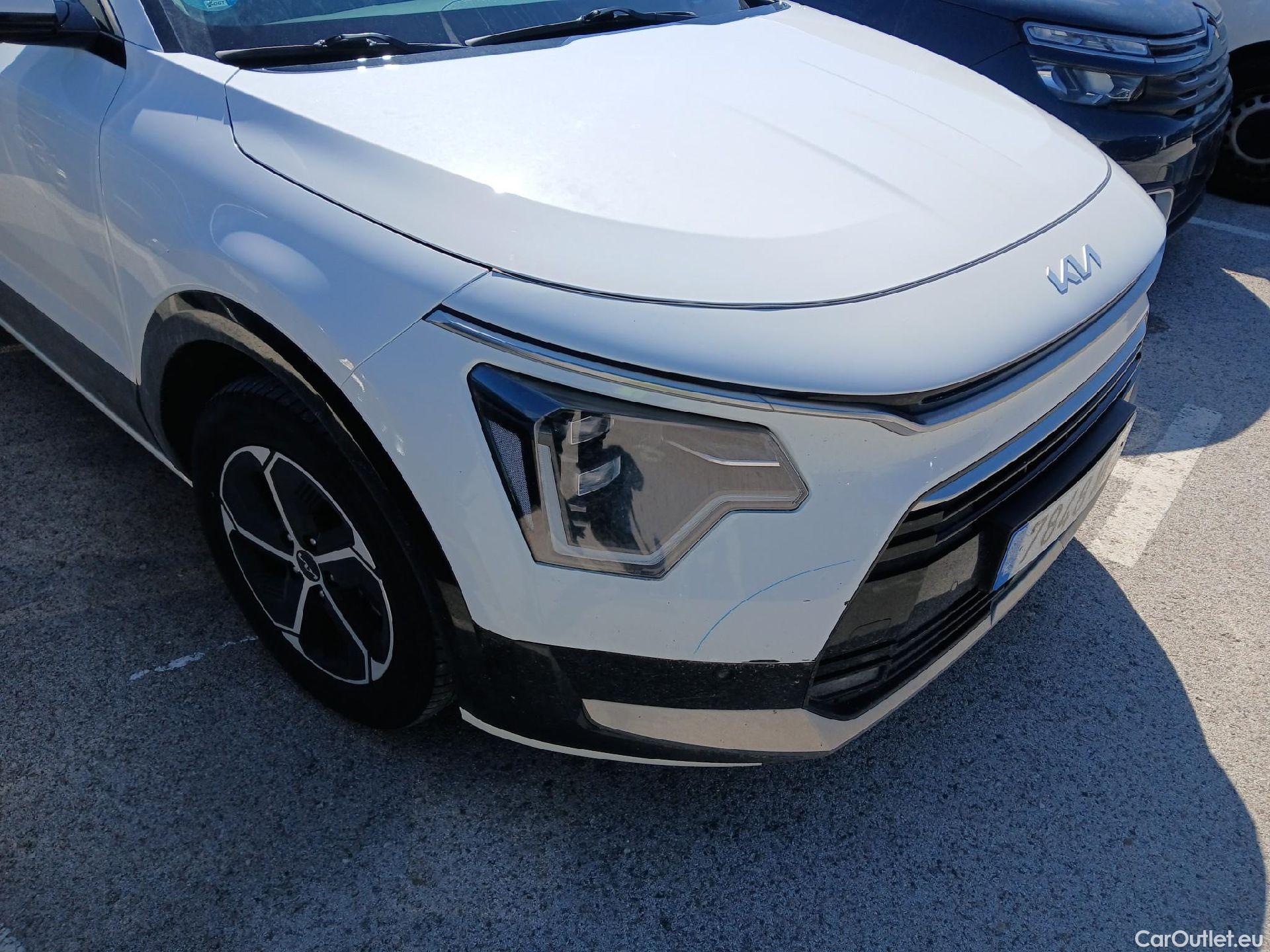  KIA  Niro KIA  / 2022 / 5P / crossover 1.6 GDi HEV 104kW (141CV) Drive #4