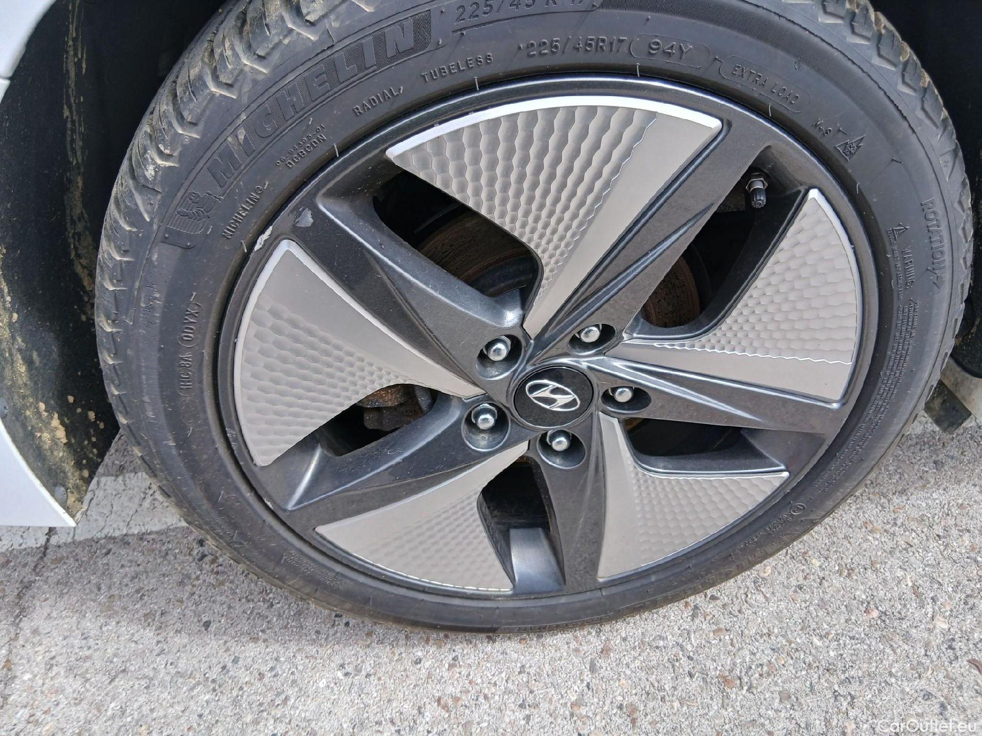  Hyundai   Ioniq HYUNDAI / 2019 / 5P / berlina con portón 1.6 GDI HEV Tecno DCT #24