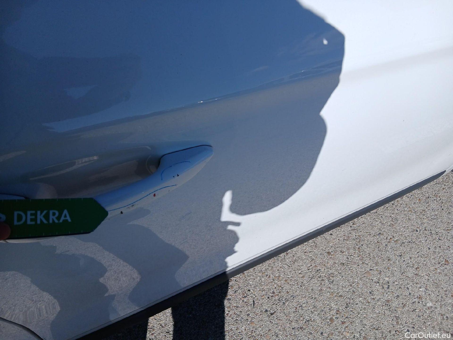  Hyundai   Ioniq HYUNDAI / 2016 / 5P / berlina con portón 1.6 GDI HEV Klass DCT #37