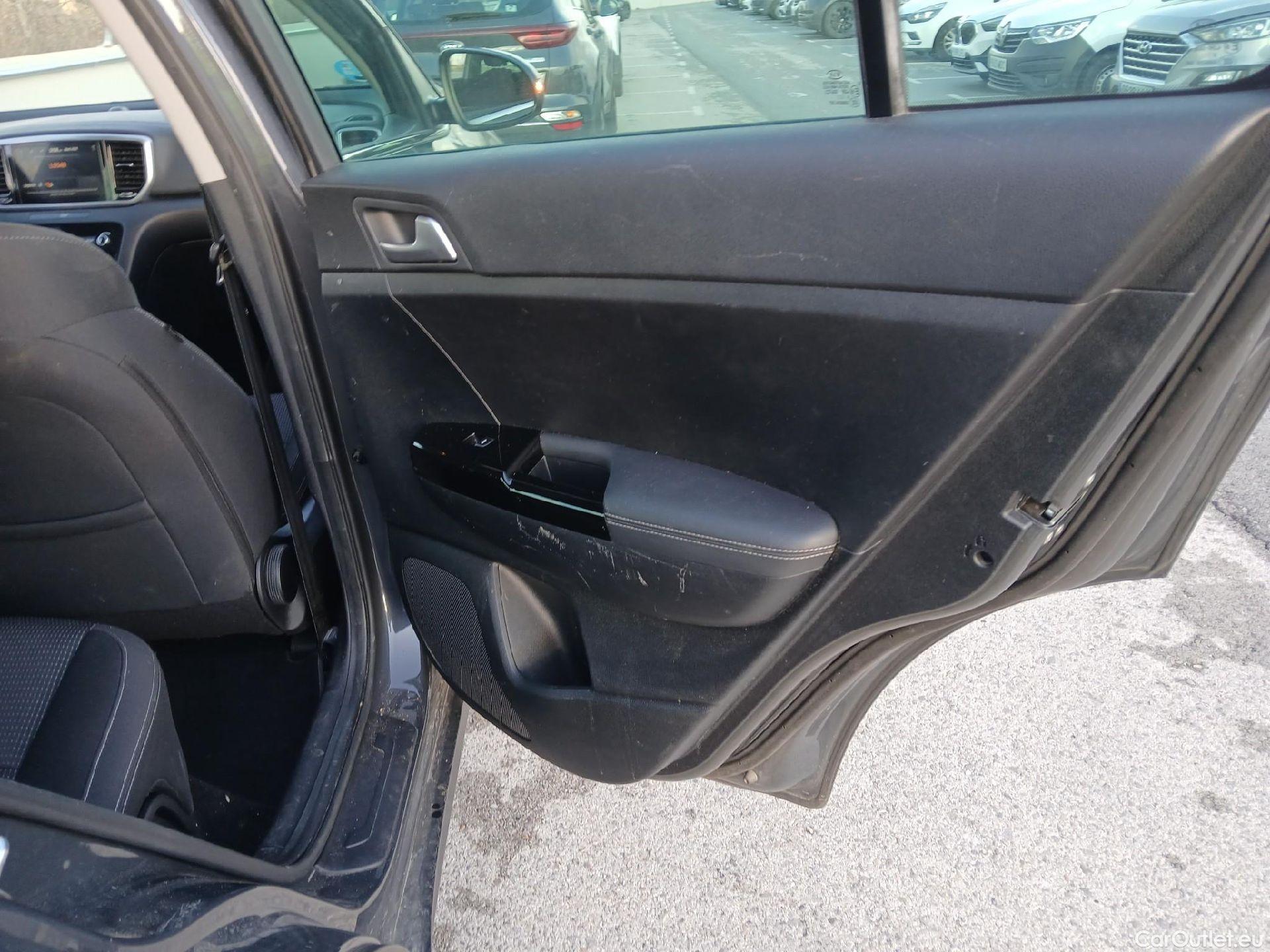  KIA  Sportage KIA  1.6MHEV Drive 100kW(136CV) 4x2(Crist Tintados)(CX) #5