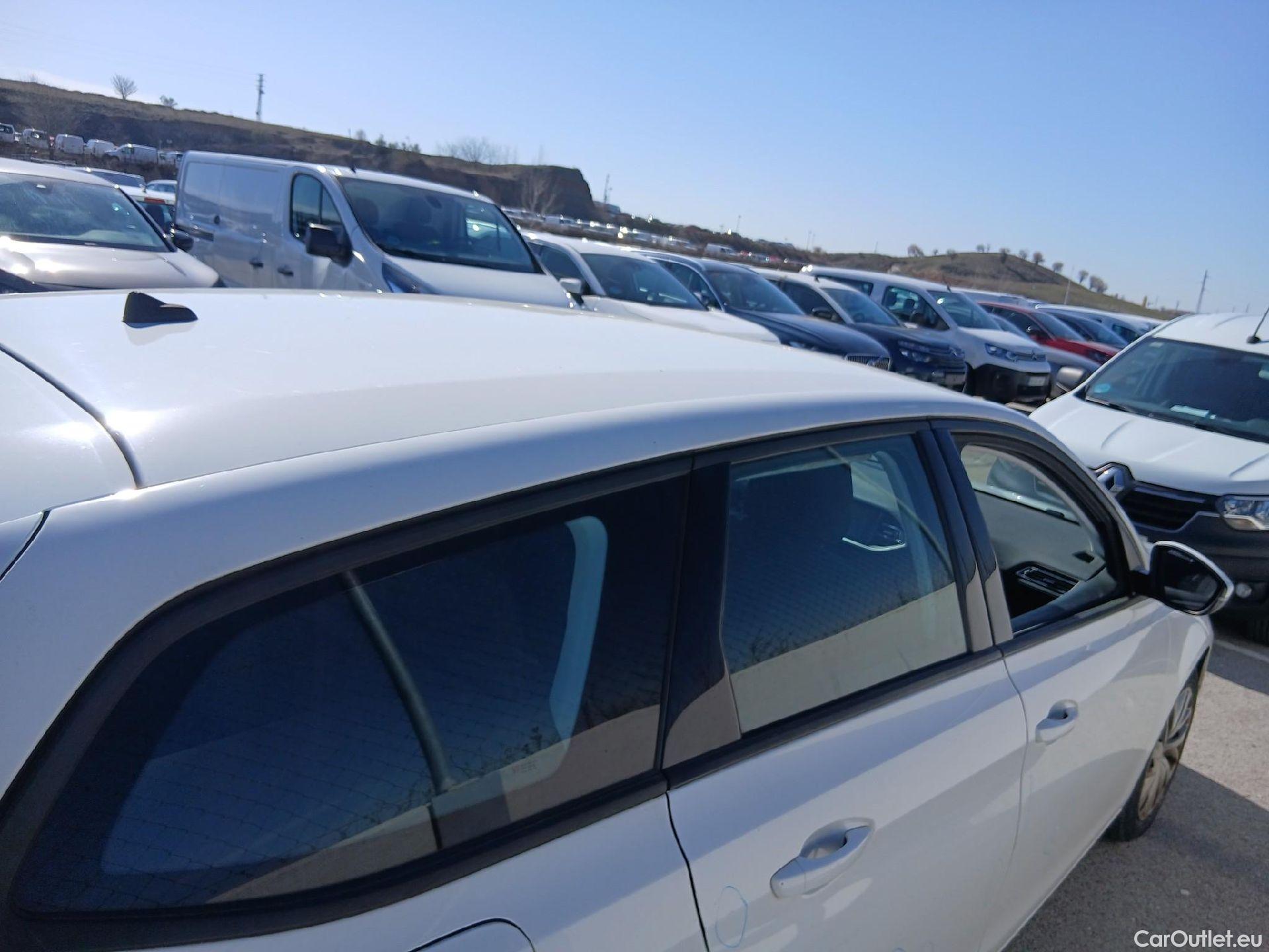  Peugeot  308 PEUGEOT  / 2017 / 5P / familiar SW Business Line BlueHDi 130 S&S 6vel MA #67