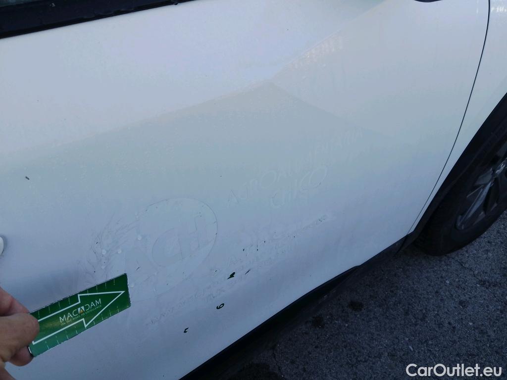  Peugeot  2008 PEUGEOT  / 2019 / 5P / todoterreno Active Pack BlueHDI 81kW (110CV) #4