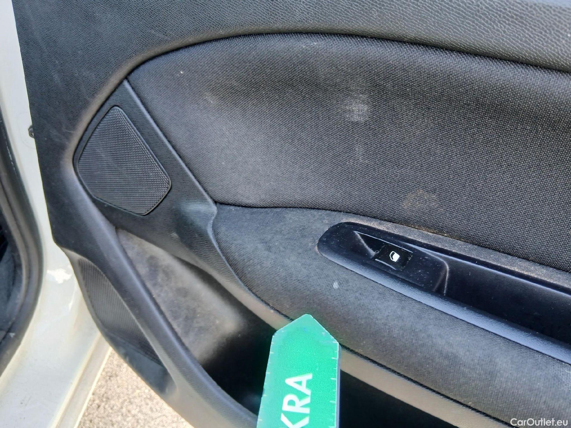  Peugeot  308 PEUGEOT  / 2017 / 5P / familiar SW Business Line BlueHDi 130 S&S 6vel MA #29