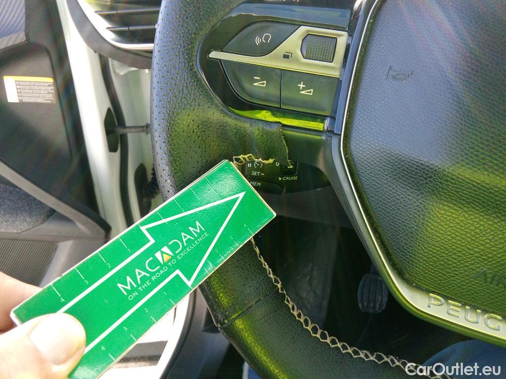  Peugeot  3008 PEUGEOT  / 2016 / 5P / todoterreno 1.2 PURETECH 96KW (130CV) ACTIVE S&S #32