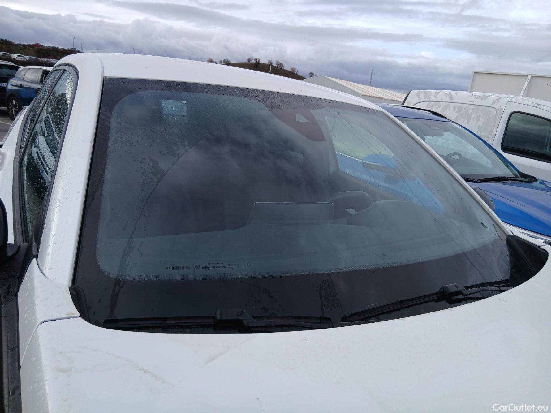  Peugeot  2008 PEUGEOT  / 2019 / 5P / todoterreno Active Pack Puretech 100 S&S BVM6 #3