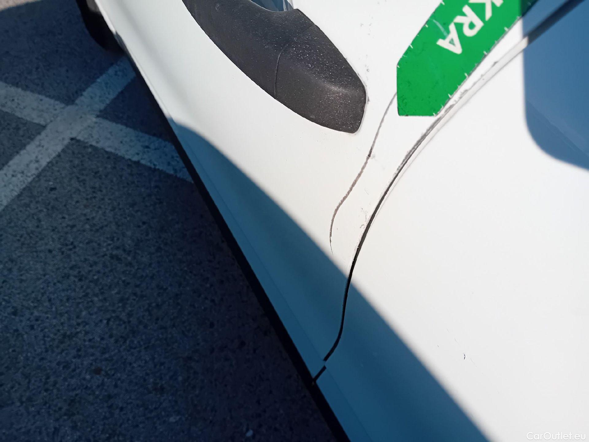  Renault  Clio RENAULT  / 2019 / 5P / berlina con portón Business Blue dCi 63 kW (85CV) #6