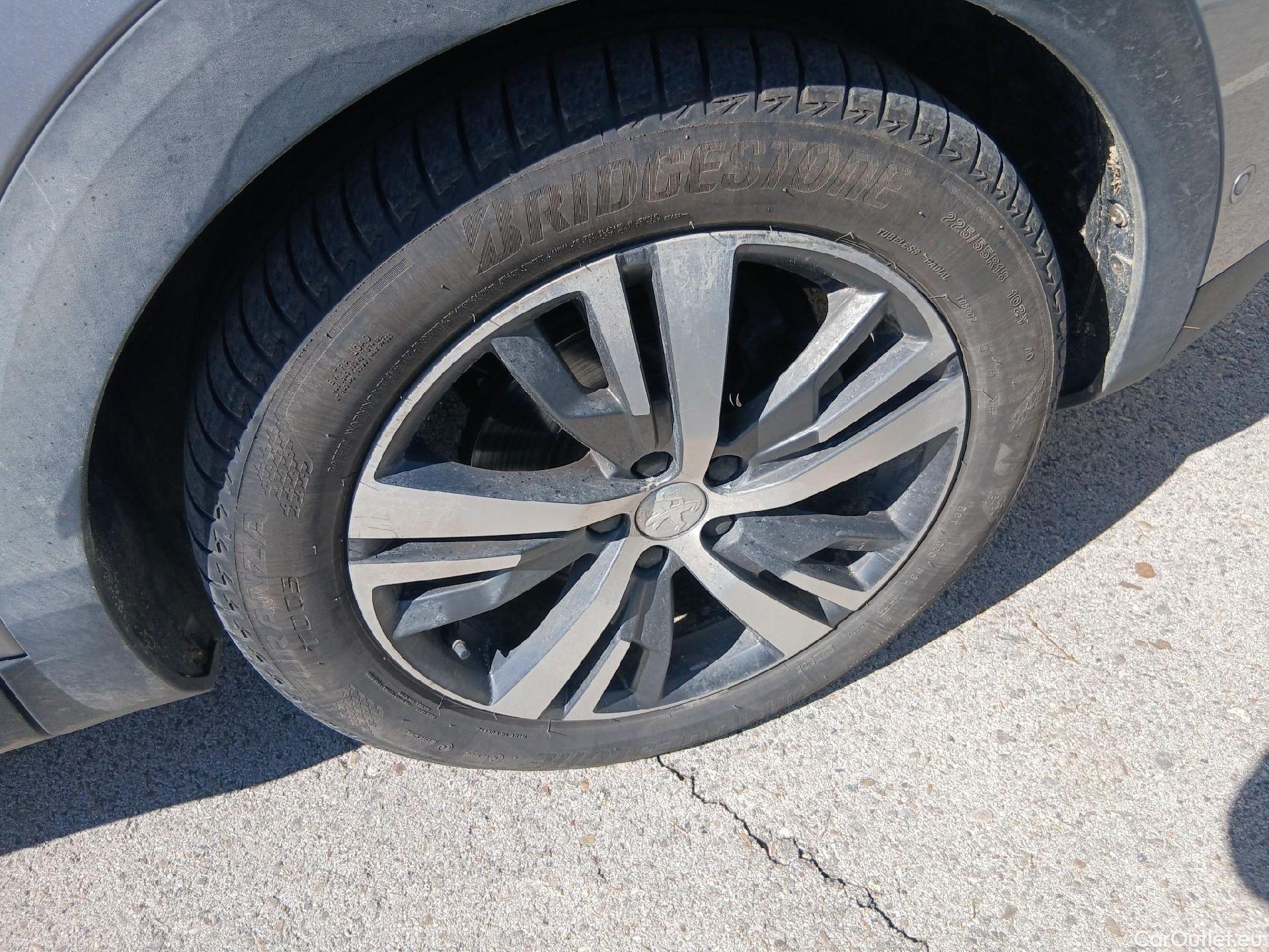  Peugeot  5008 PEUGEOT  / 2020 / 5P / todoterreno 1.5 BlueHDi 96kW S&S Allure Pack EAT8 #44