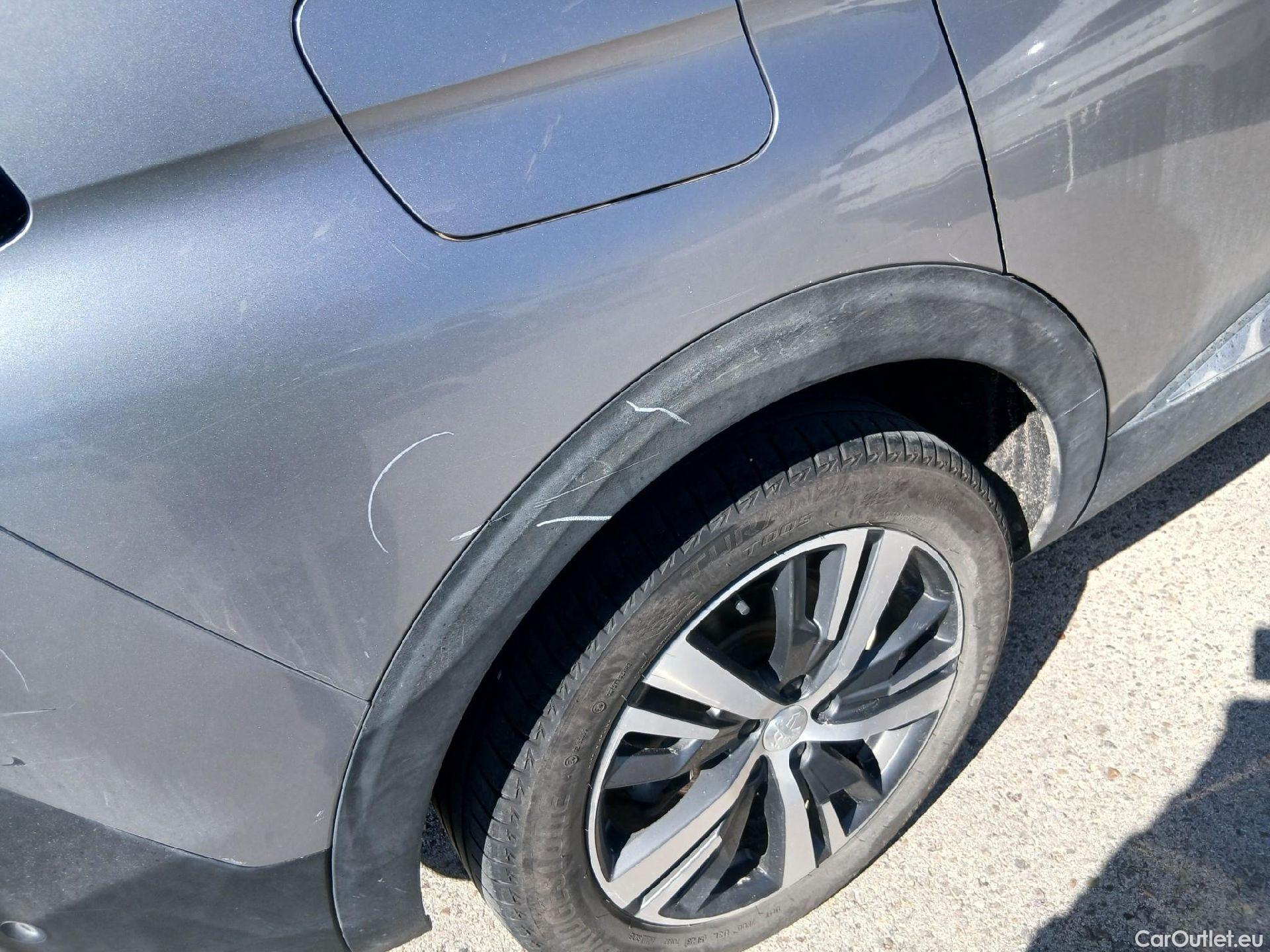  Peugeot  5008 PEUGEOT  / 2020 / 5P / todoterreno 1.5 BlueHDi 96kW S&S Allure Pack EAT8 #37