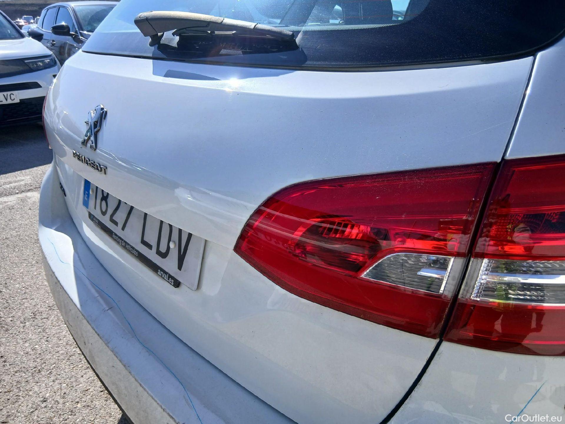  Peugeot  308 PEUGEOT  / 2017 / 5P / familiar SW Business Line BlueHDi 130 S&S 6vel MA #35