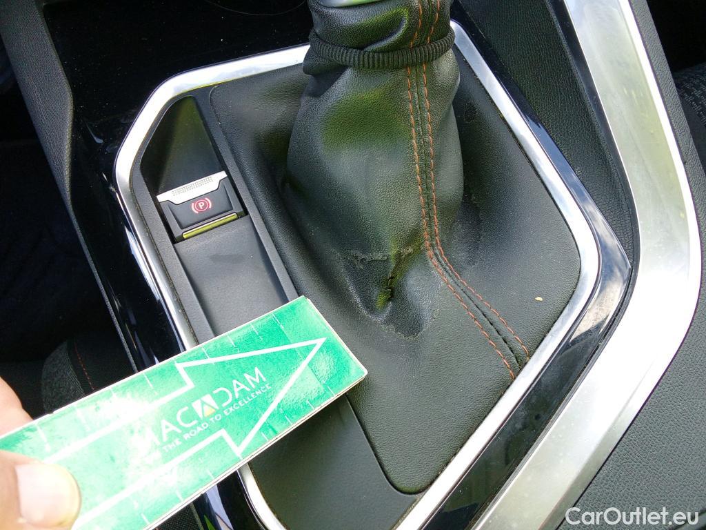  Peugeot  3008 PEUGEOT  / 2016 / 5P / todoterreno 1.2 PURETECH 96KW (130CV) ACTIVE S&S #4