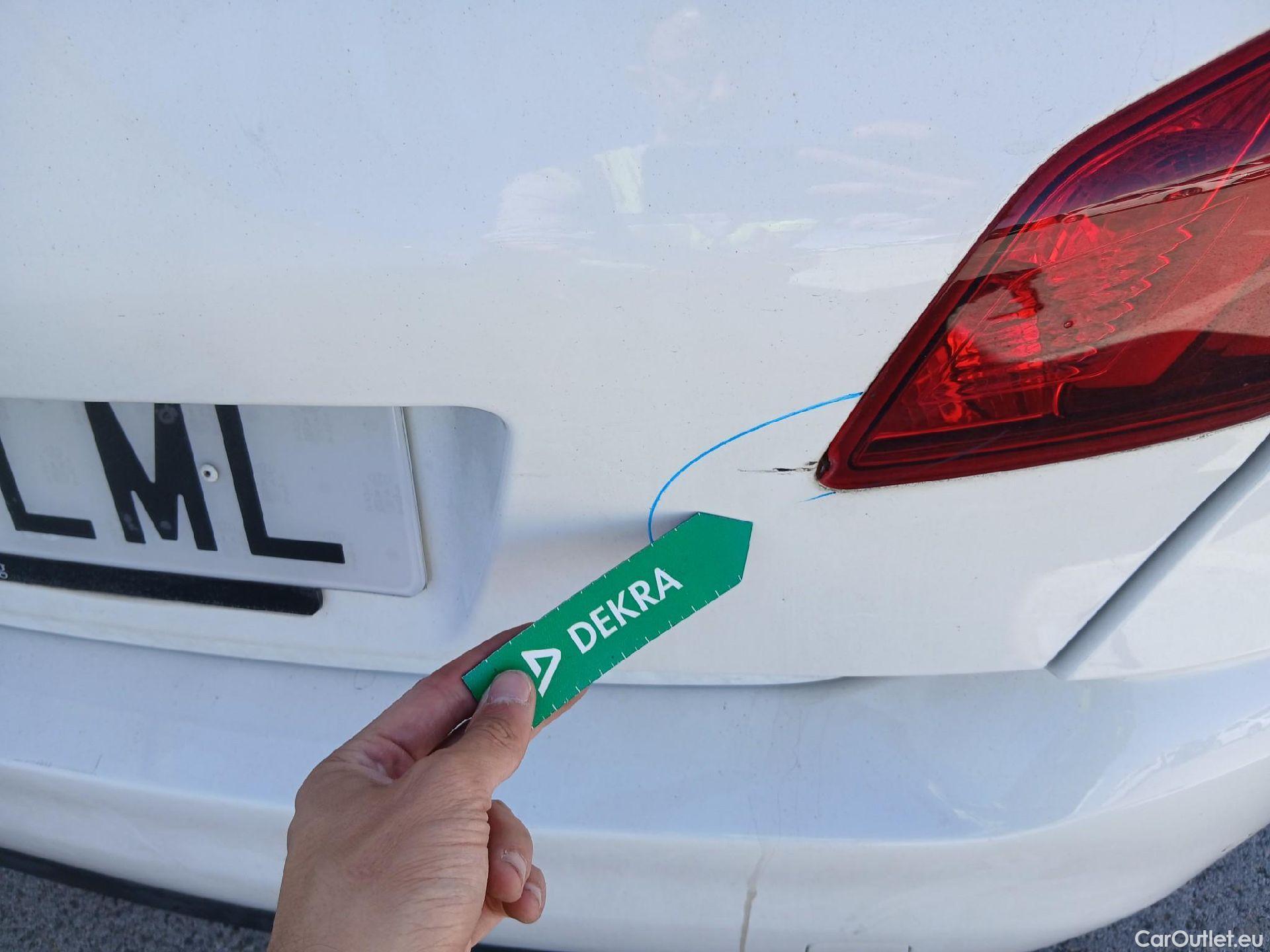  Peugeot  308 PEUGEOT  / 2017 / 5P / berlina con portón 5p Allure PureTech 130 S&S (CX) #26