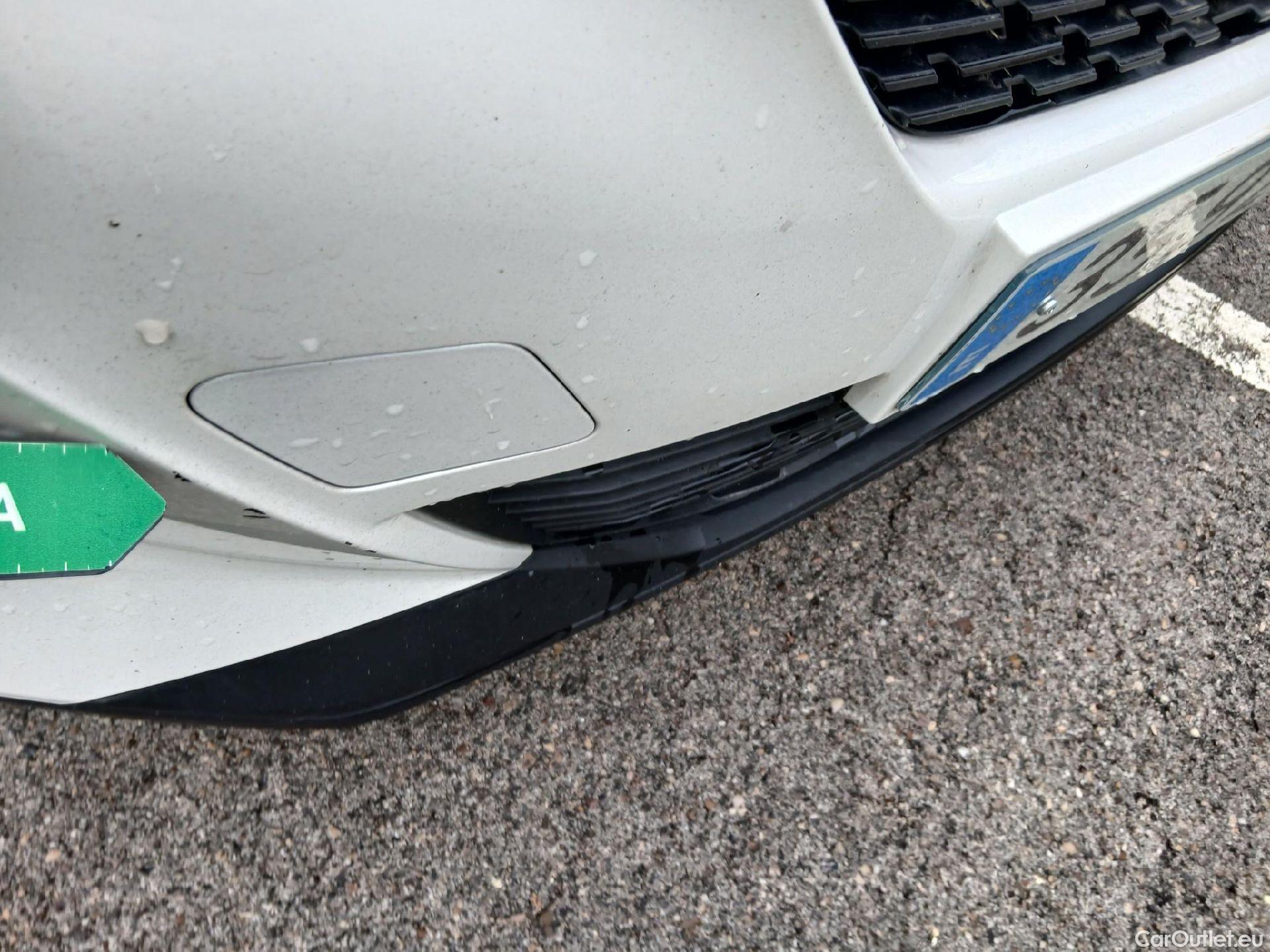  Peugeot  2008 PEUGEOT  / 2019 / 5P / todoterreno Active Pack Puretech 100 S&S BVM6 #4