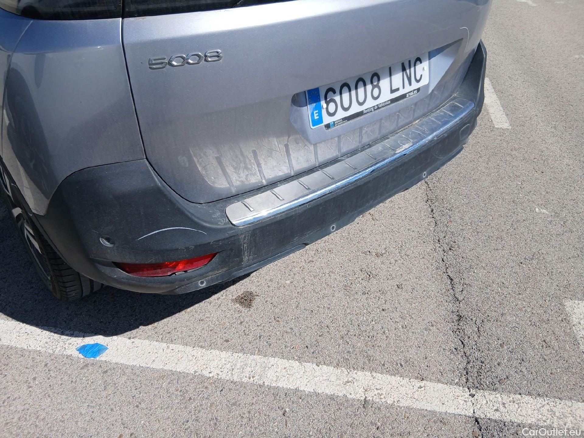  Peugeot  5008 PEUGEOT  / 2020 / 5P / todoterreno 1.5 BlueHDi 96kW S&S Allure Pack EAT8 #28