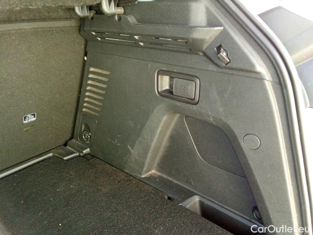  Peugeot  3008 PEUGEOT  / 2016 / 5P / todoterreno 1.2 PURETECH 96KW (130CV) ACTIVE S&S #19