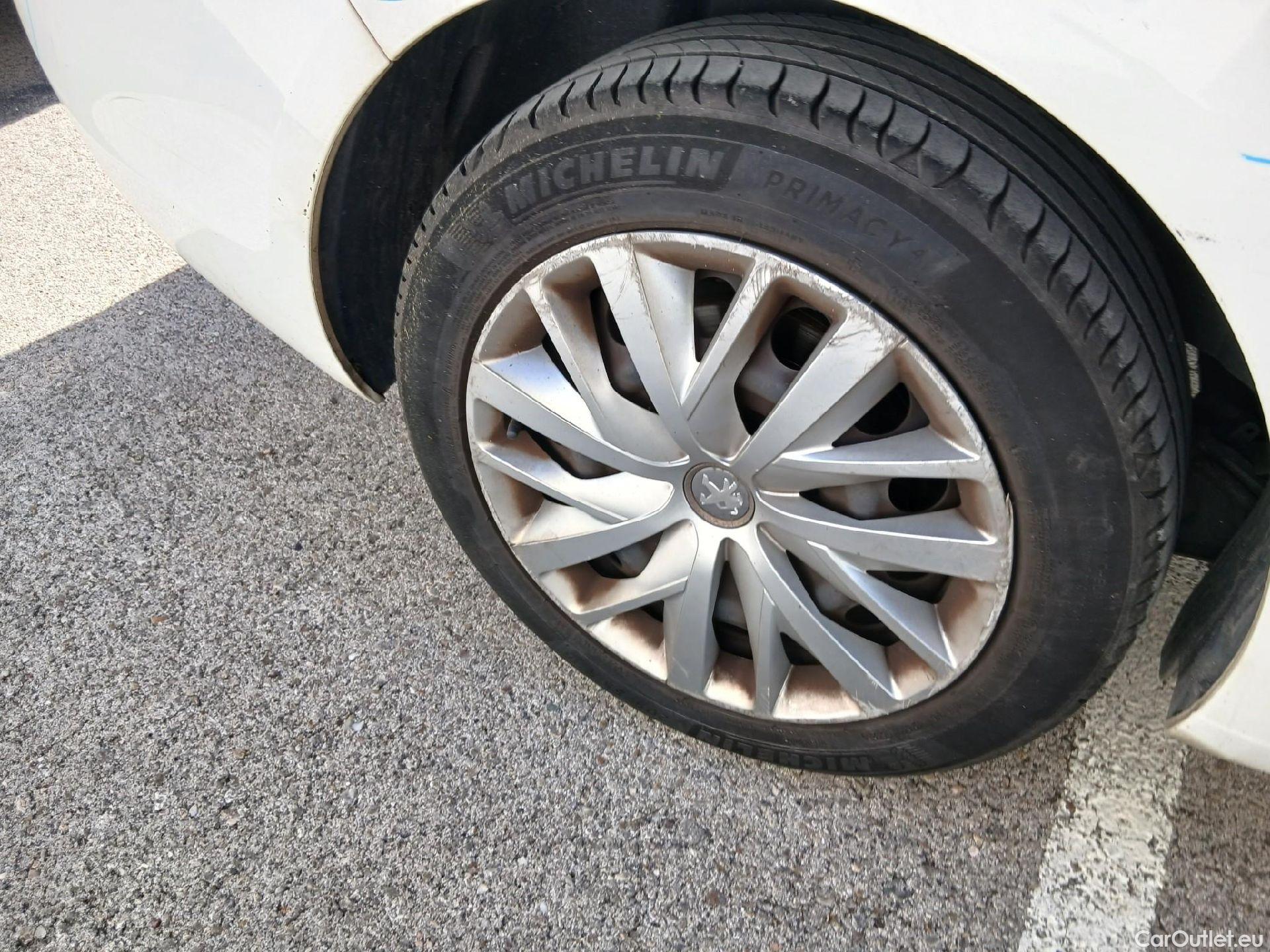  Peugeot  308 PEUGEOT  / 2017 / 5P / familiar SW Business Line BlueHDi 130 S&S 6vel MA #46