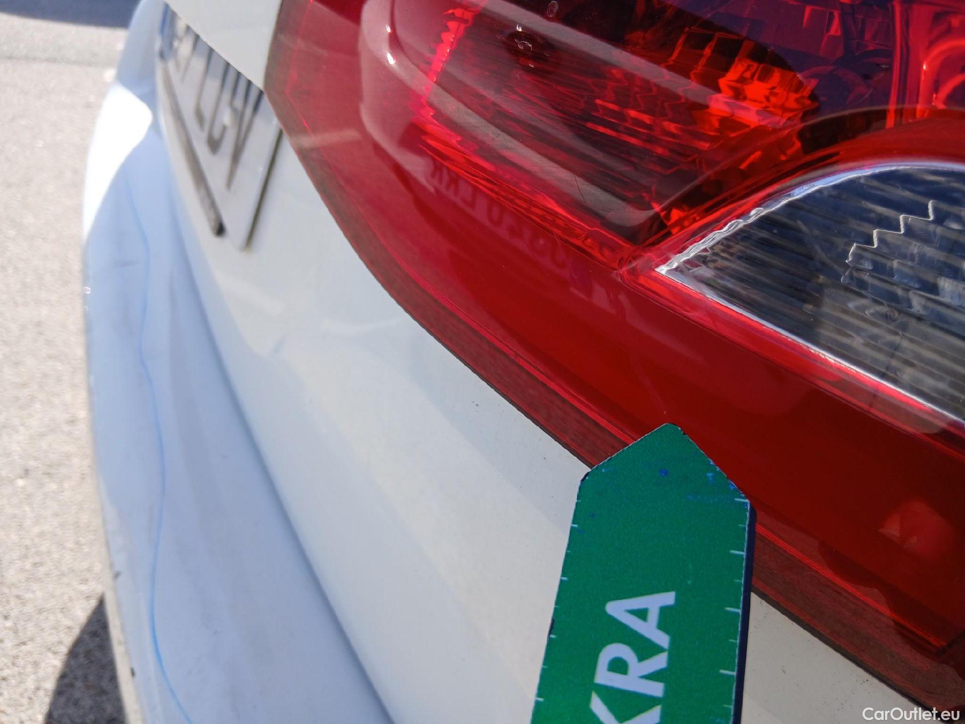  Peugeot  308 PEUGEOT  / 2017 / 5P / familiar SW Business Line BlueHDi 130 S&S 6vel MA #34