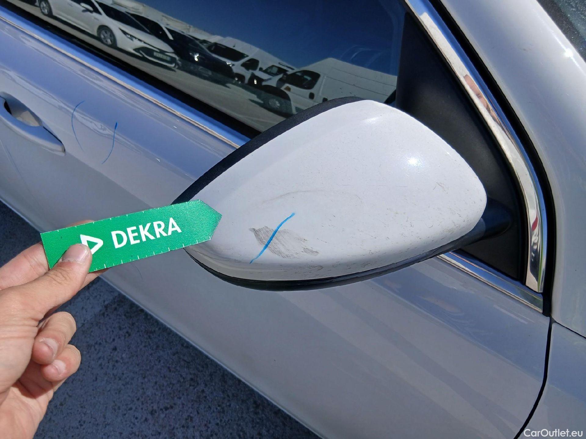  Peugeot  308 PEUGEOT  / 2017 / 5P / berlina con portón 5p Allure PureTech 130 S&S (CX) #37