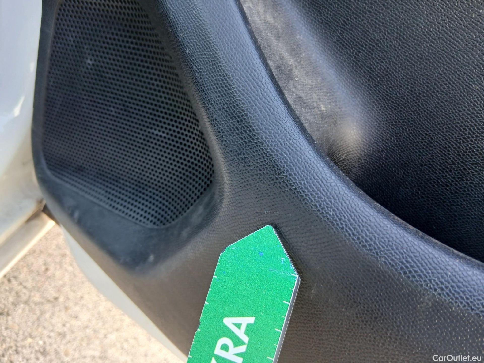  Peugeot  308 PEUGEOT  / 2017 / 5P / familiar SW Business Line BlueHDi 130 S&S 6vel MA #64