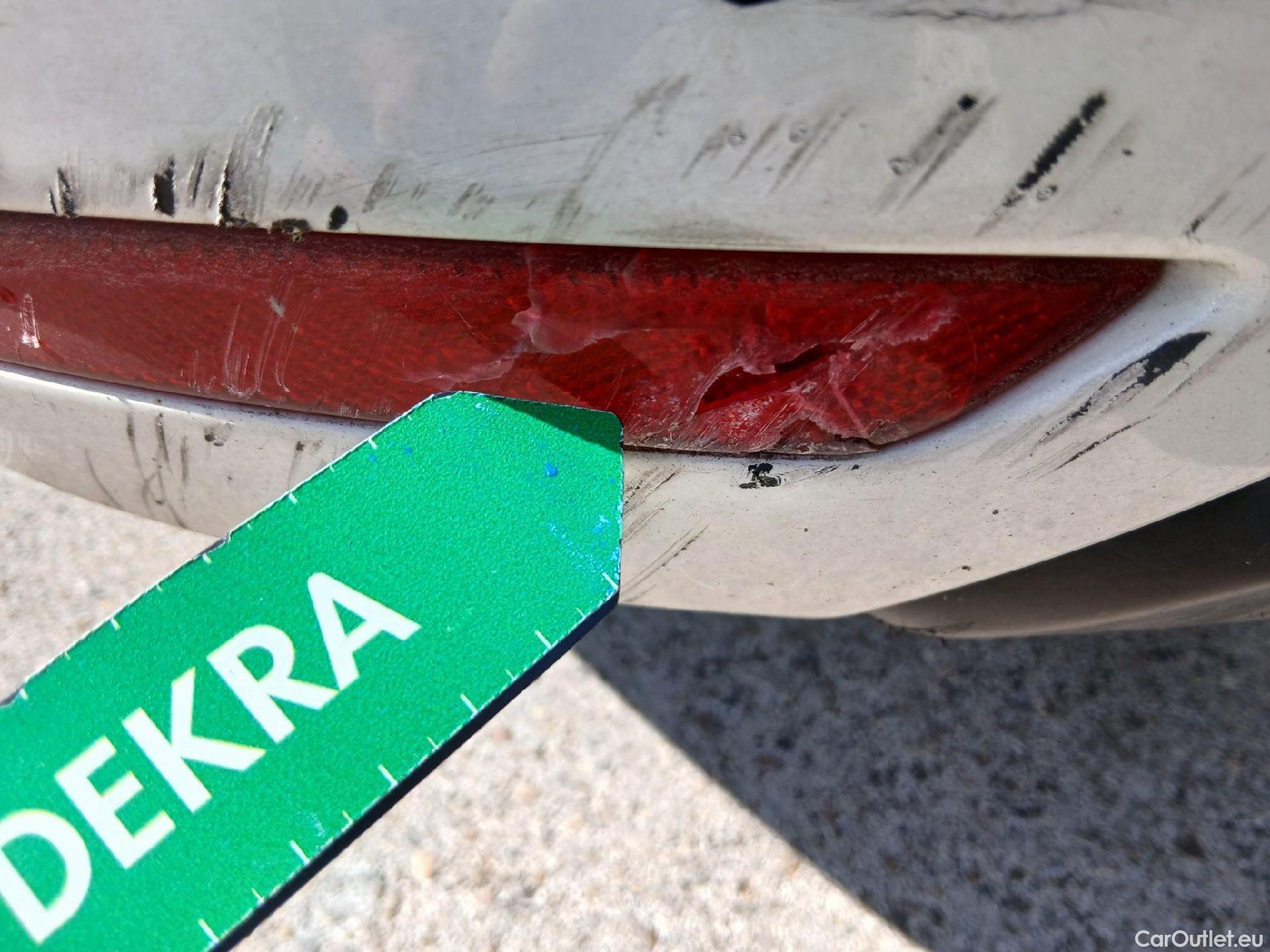  Peugeot  308 PEUGEOT  / 2017 / 5P / familiar SW Business Line BlueHDi 130 S&S 6vel MA #40