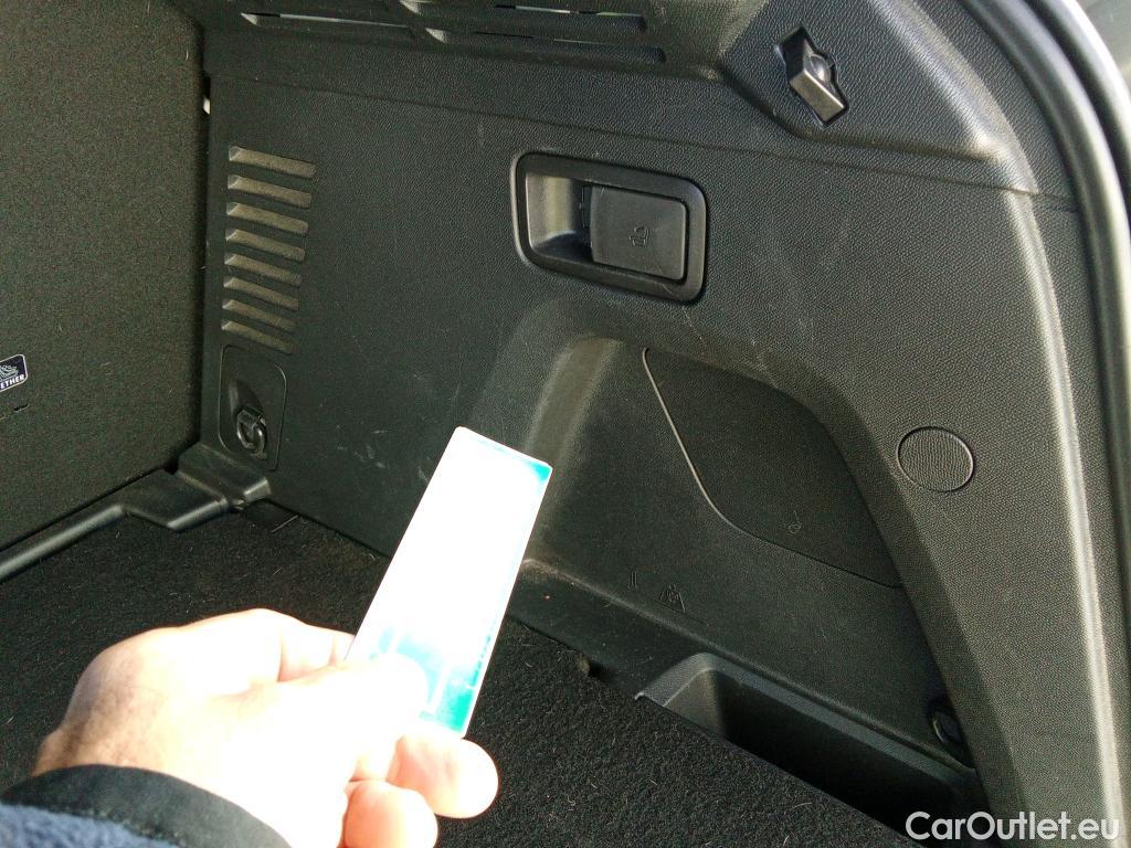  Peugeot  3008 PEUGEOT  / 2016 / 5P / todoterreno 1.2 PURETECH 96KW (130CV) ACTIVE S&S #20