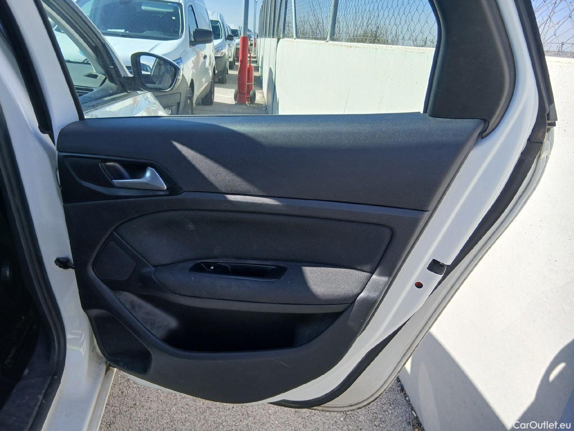  Peugeot  308 PEUGEOT  / 2017 / 5P / familiar SW Business Line BlueHDi 130 S&S 6vel MA #63