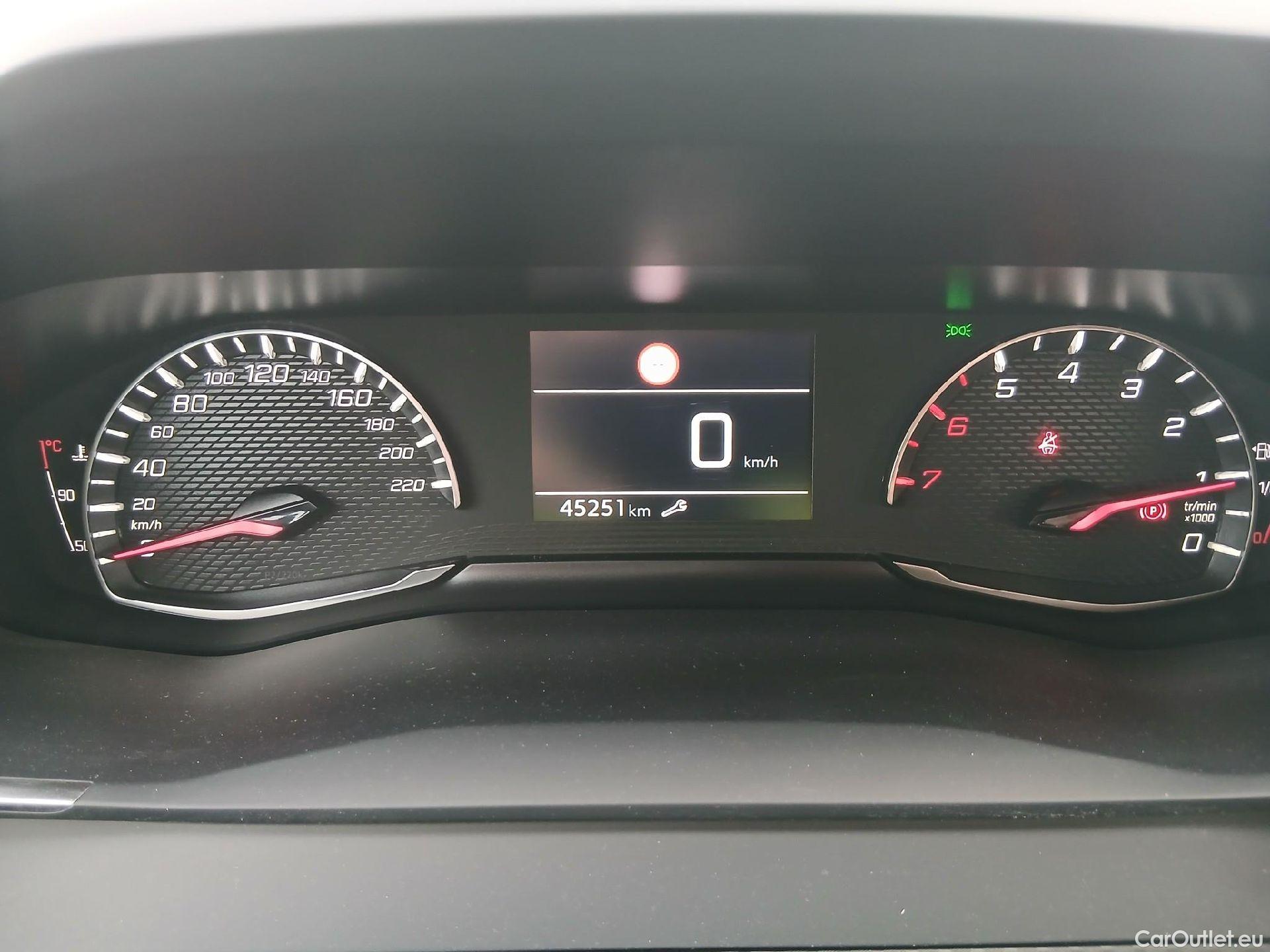  Peugeot  2008 PEUGEOT  / 2019 / 5P / todoterreno Active Pack Puretech 100 S&S BVM6 #18