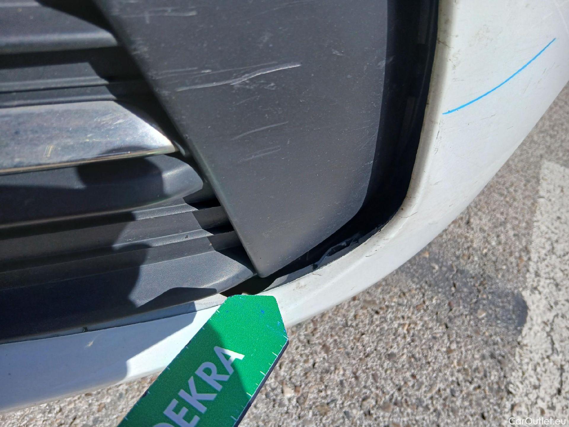  Peugeot  308 PEUGEOT  / 2017 / 5P / familiar SW Business Line BlueHDi 130 S&S 6vel MA #12