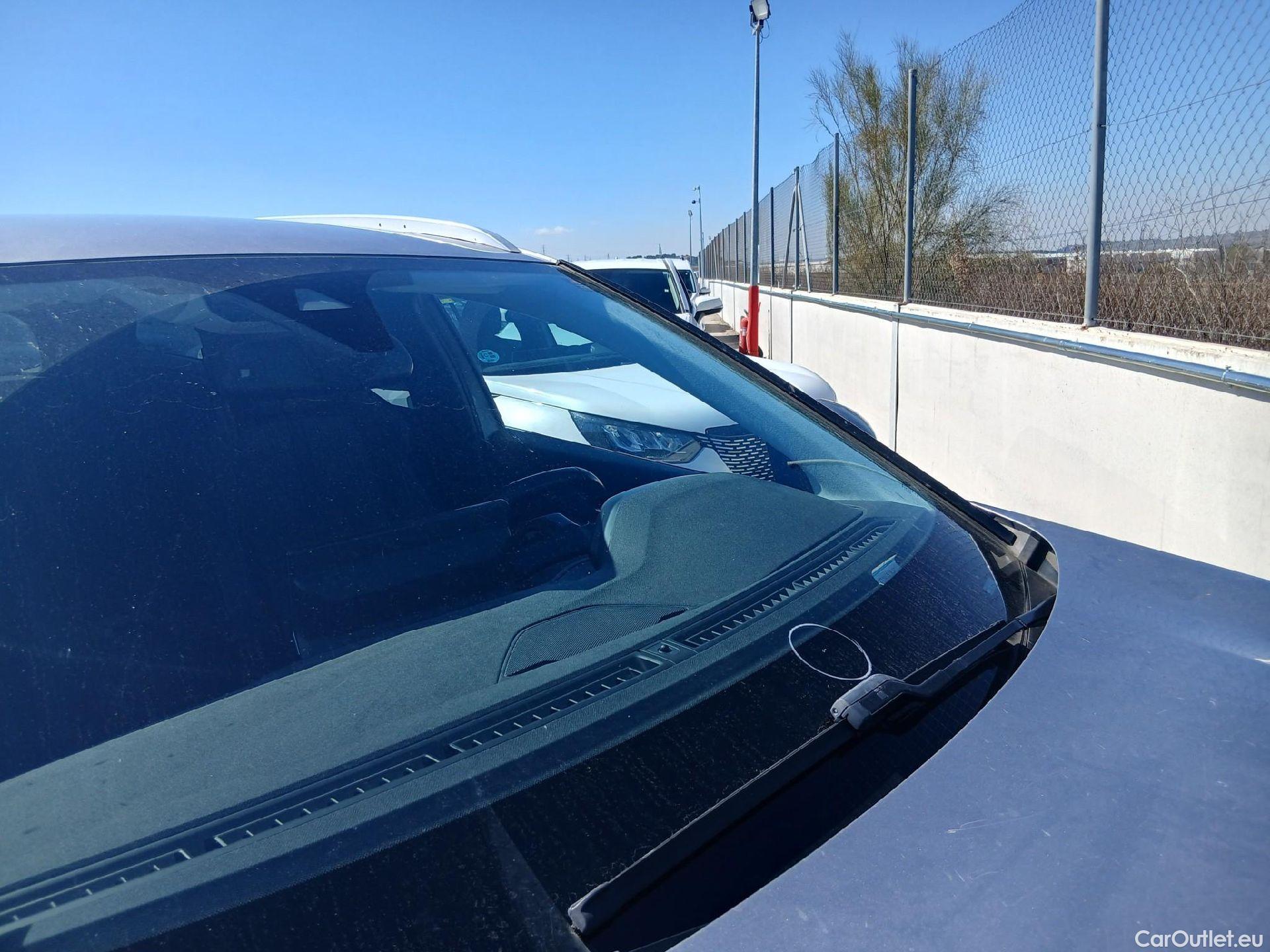  Peugeot  5008 PEUGEOT  / 2020 / 5P / todoterreno 1.5 BlueHDi 96kW S&S Allure Pack EAT8 #40