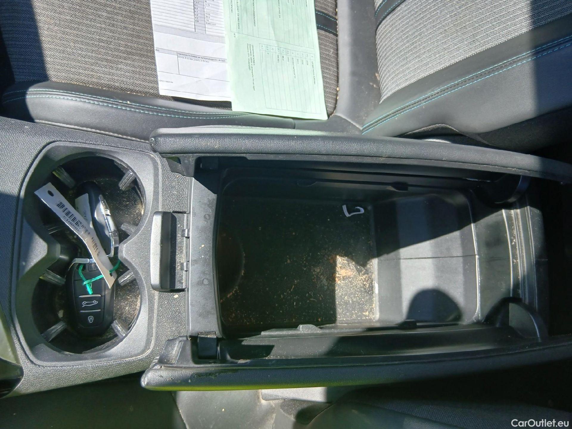  Peugeot  5008 PEUGEOT  / 2020 / 5P / todoterreno 1.5 BlueHDi 96kW S&S Allure Pack EAT8 #2