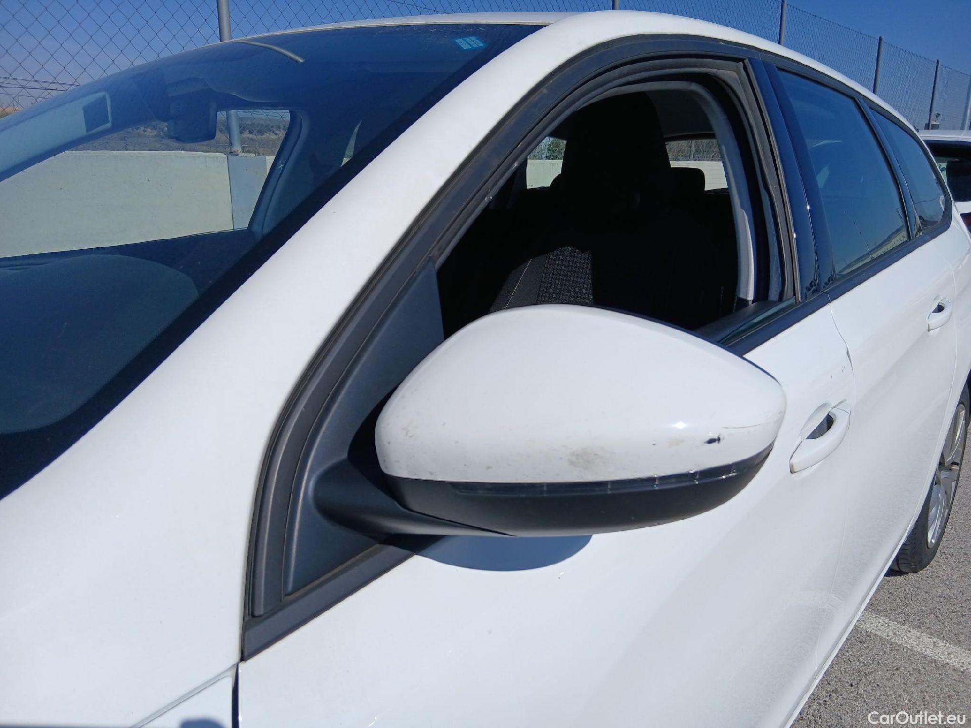  Peugeot  308 PEUGEOT  / 2017 / 5P / familiar SW Business Line BlueHDi 130 S&S 6vel MA #13