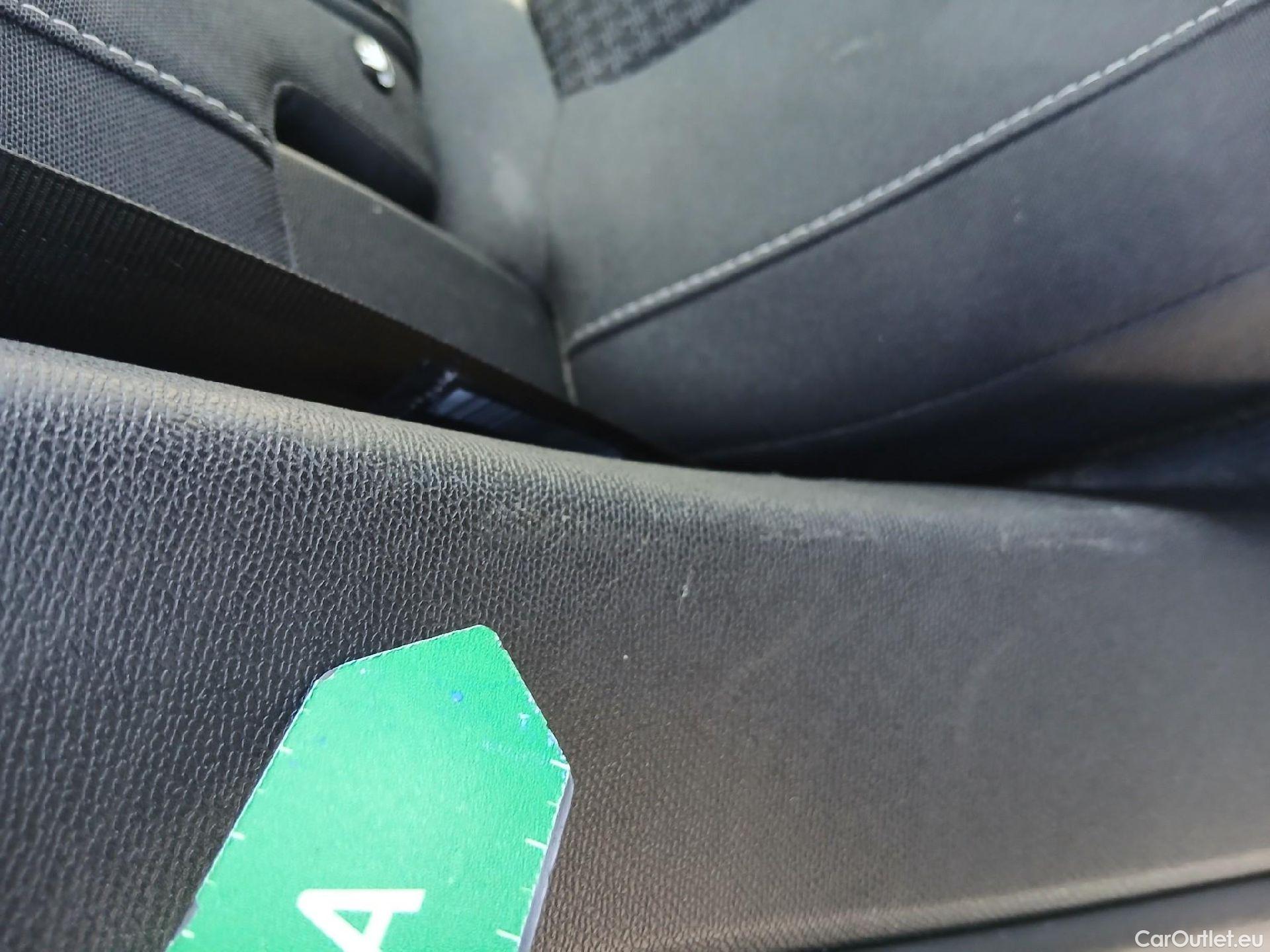  Peugeot  308 PEUGEOT  / 2017 / 5P / familiar SW Business Line BlueHDi 130 S&S 6vel MA #61