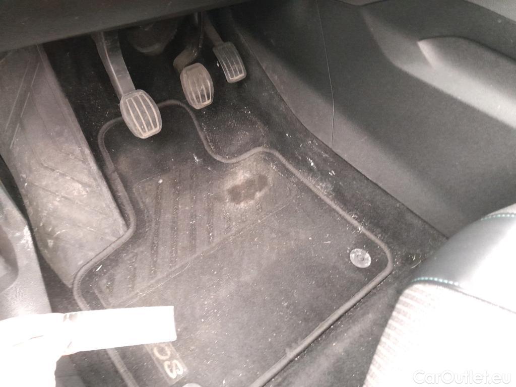  Peugeot  3008 PEUGEOT  / 2020 / 5P / todoterreno 1.2 PureTech 96KW S&S Allure Pack  #18