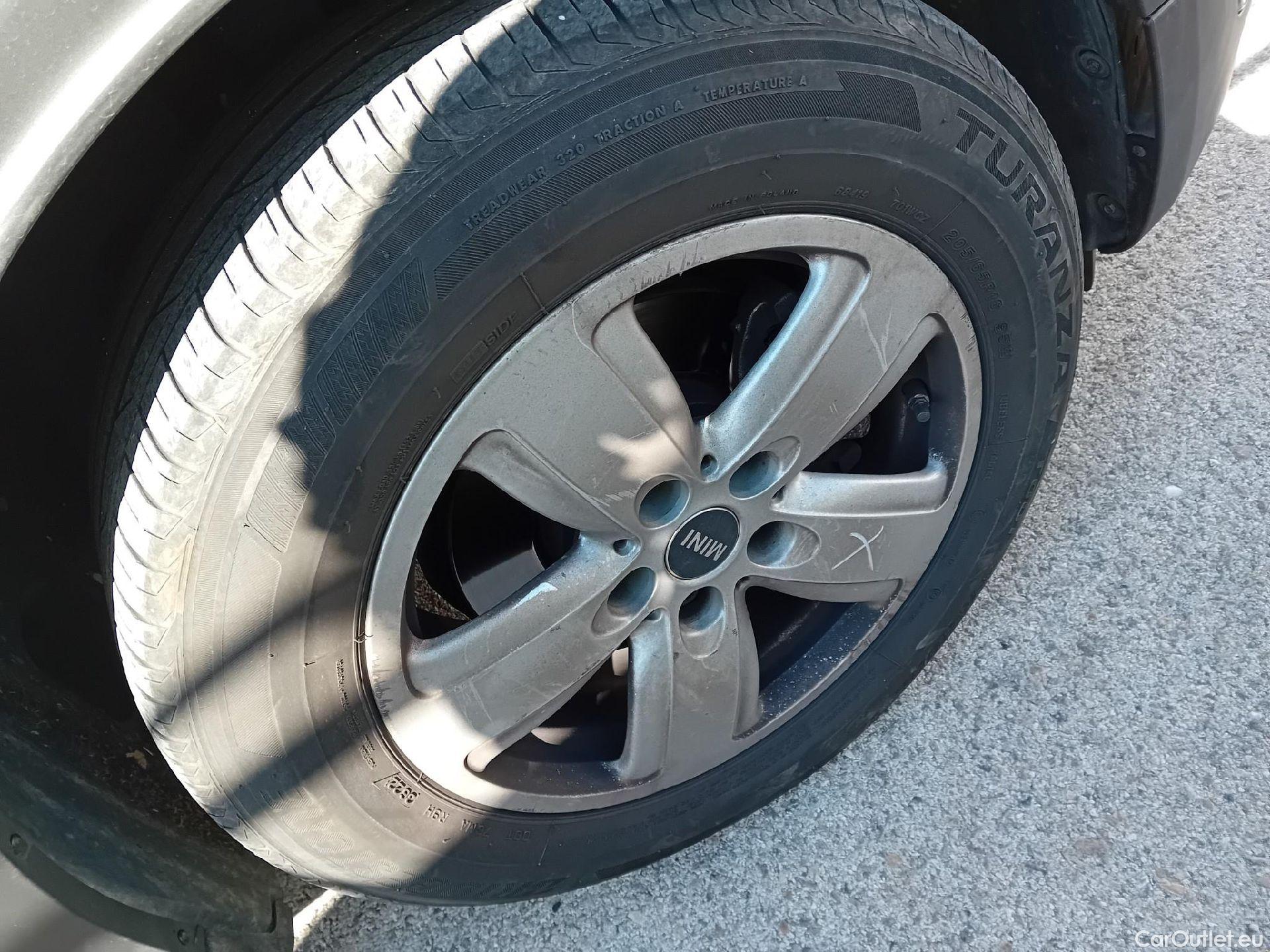  Mini  Countryman MINI  / 2016 / 5P / berlina con portón One #13