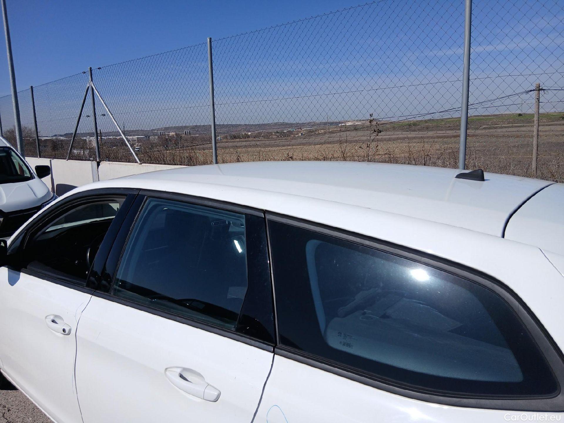  Peugeot  308 PEUGEOT  / 2017 / 5P / familiar SW Business Line BlueHDi 130 S&S 6vel MA #68