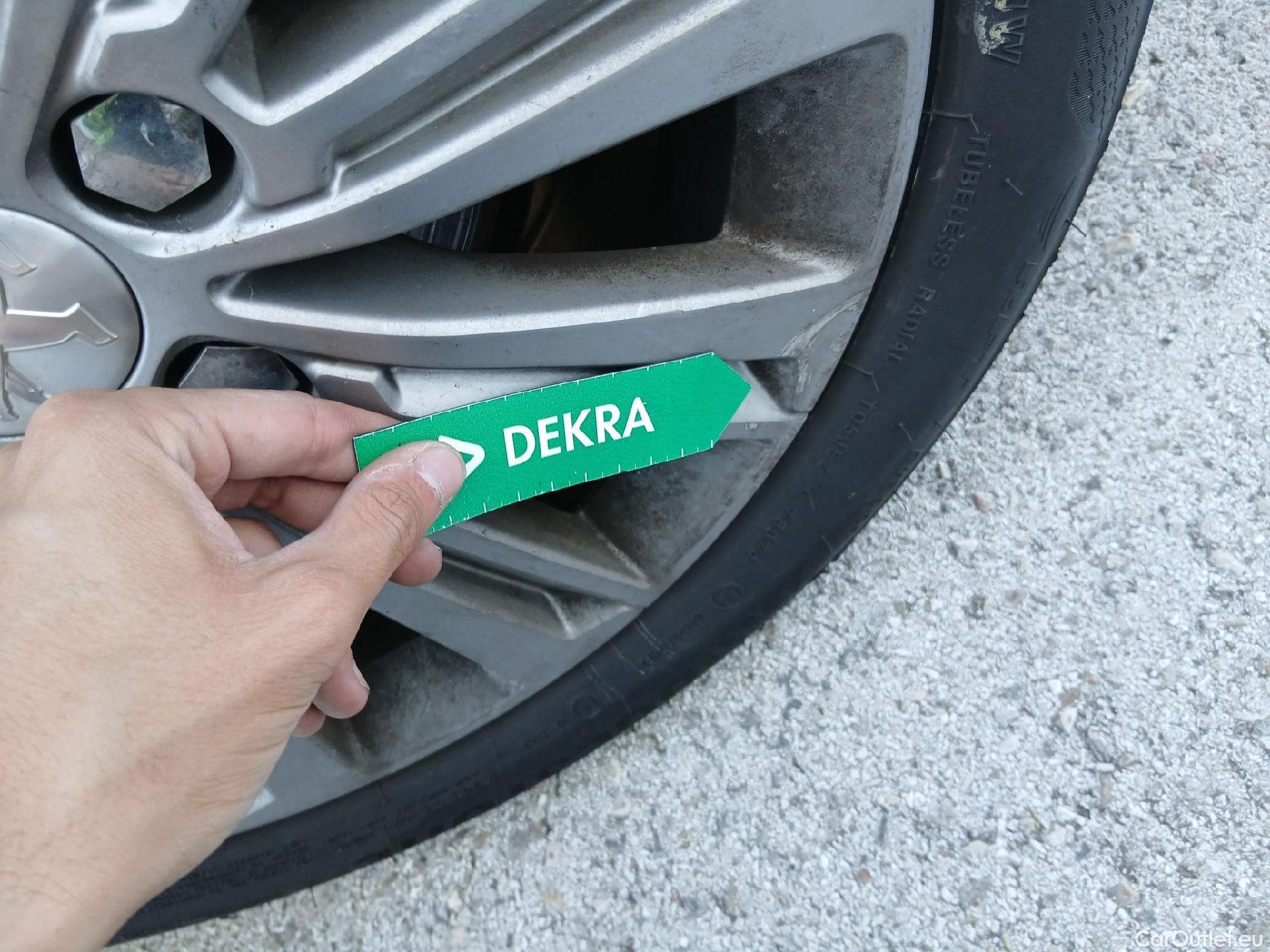  Peugeot  308 PEUGEOT  / 2017 / 5P / berlina con portón 5p Allure PureTech 130 S&S (CX) #22