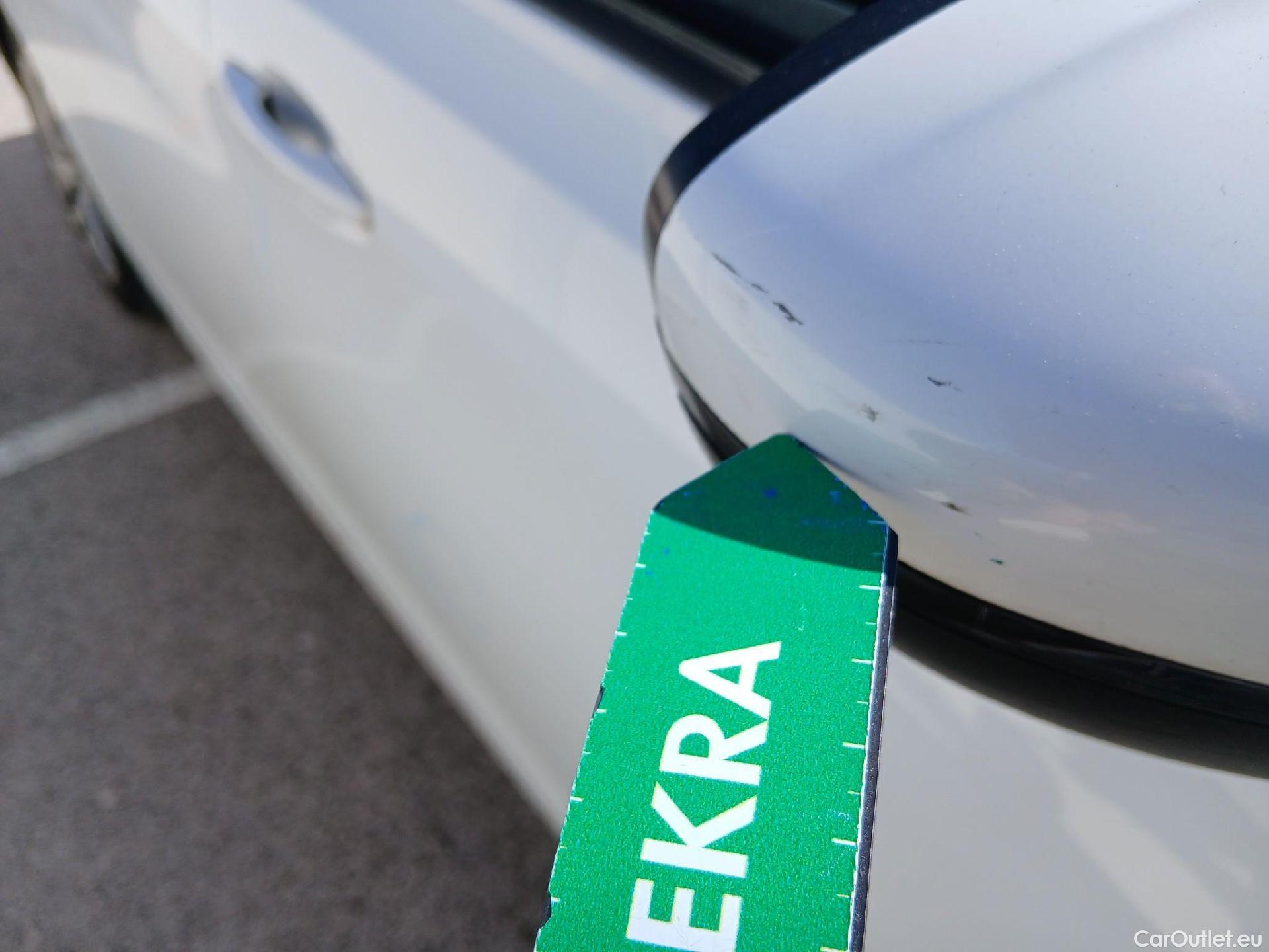  Peugeot  308 PEUGEOT  / 2017 / 5P / familiar SW Business Line BlueHDi 130 S&S 6vel MA #54