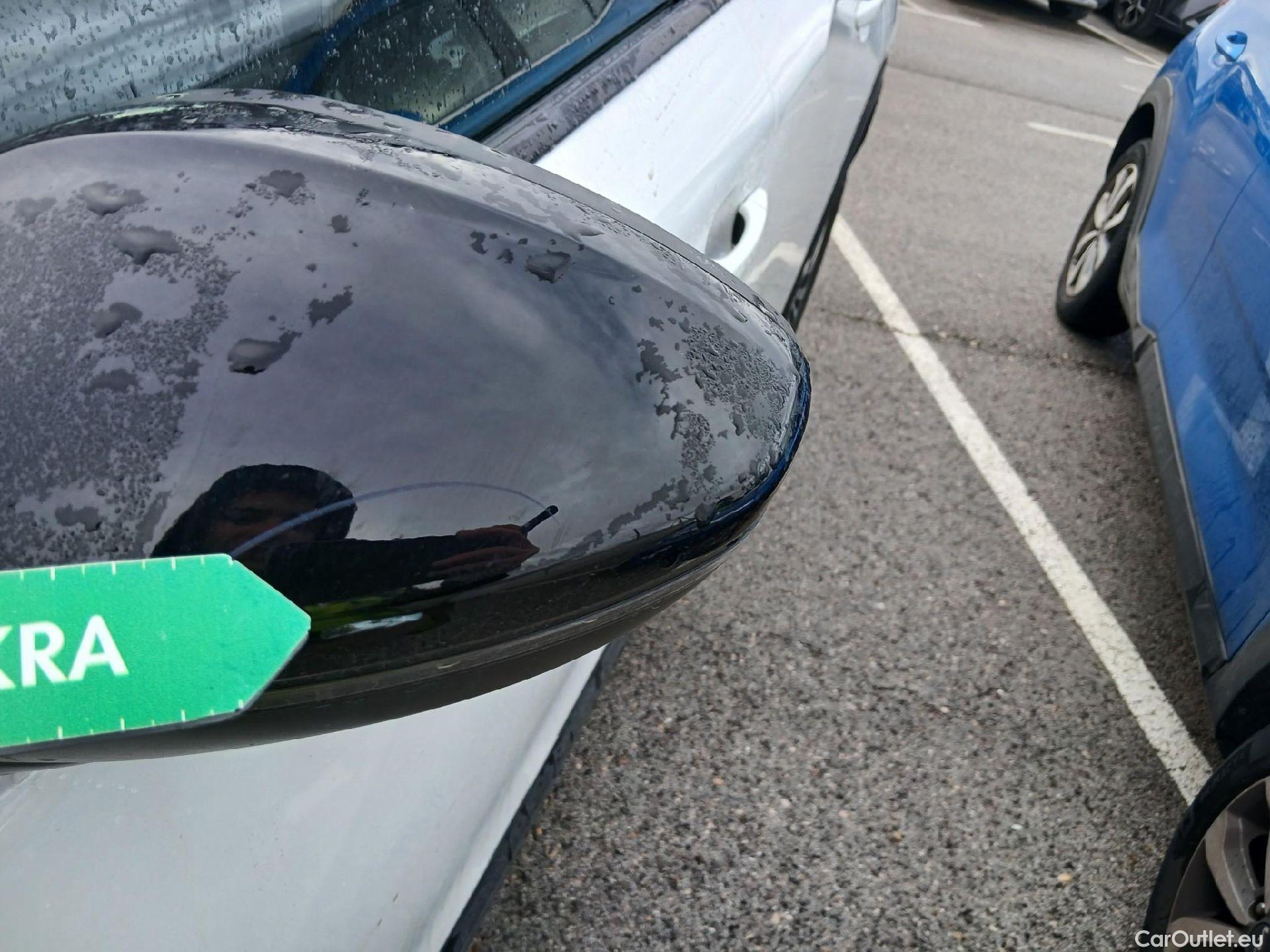  Peugeot  2008 PEUGEOT  / 2019 / 5P / todoterreno Active Pack Puretech 100 S&S BVM6 #9